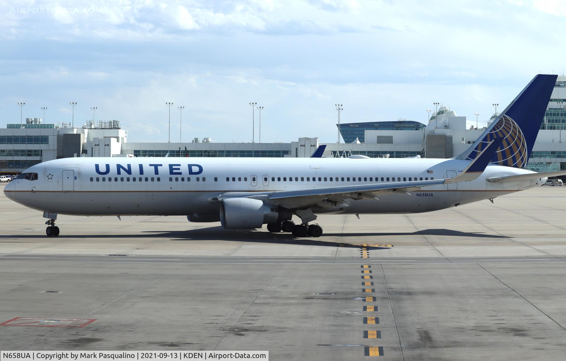 N658UA, 1993 Boeing 767-322 C/N 27113, Boeing 767-322