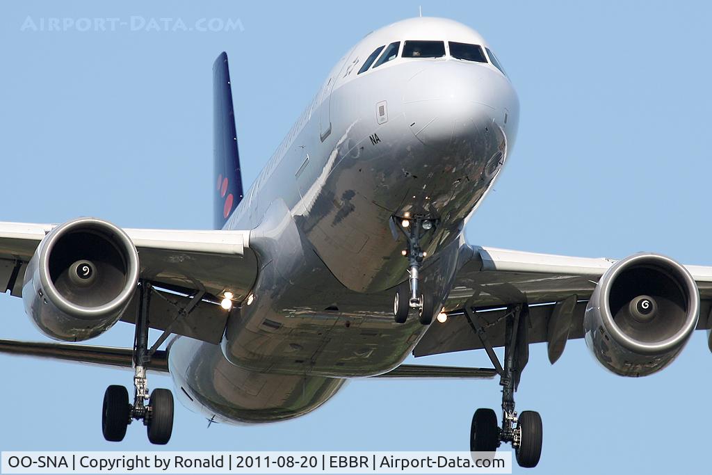 OO-SNA, 2001 Airbus A320-214 C/N 1441, at bru