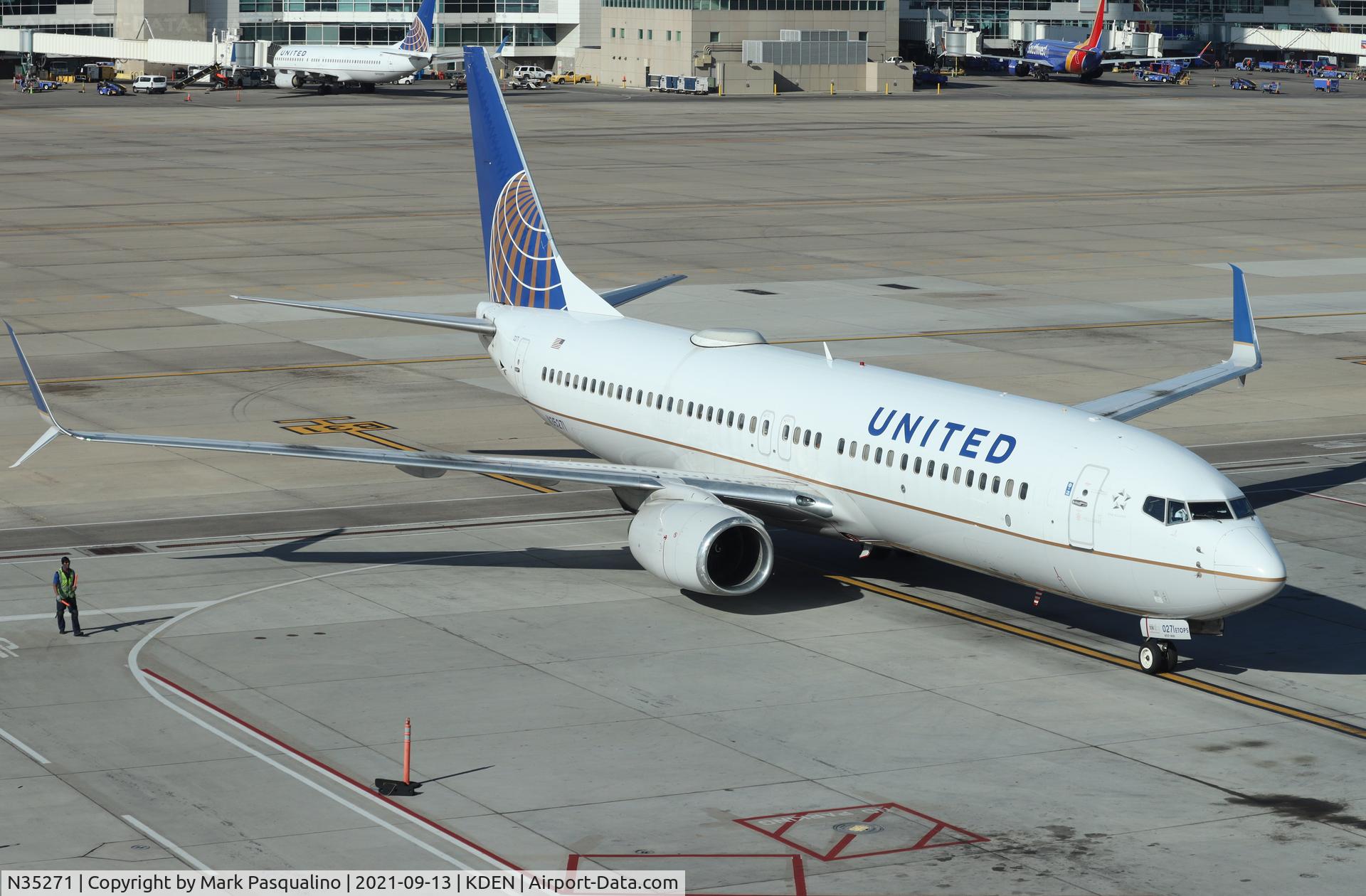 N35271, 2001 Boeing 737-824 C/N 31589, Boeing 737-824