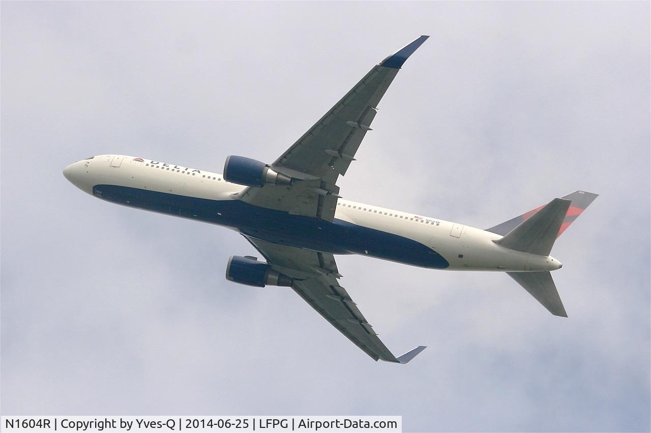 N1604R, 1999 Boeing 767-332 C/N 30180, Boeing 767-332, Climbing from Rwy 27L, Roissy Charles De Gaulle Airport (LFPG-CDG)