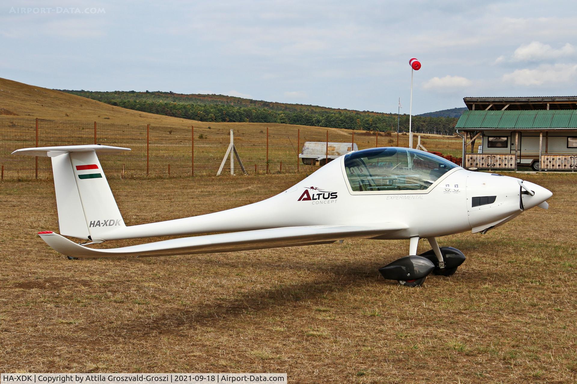 HA-XDK, 2017 Omikron-Dokk Altus C/N 001, Kövesgyürpuszta-Tótvázsony Airport