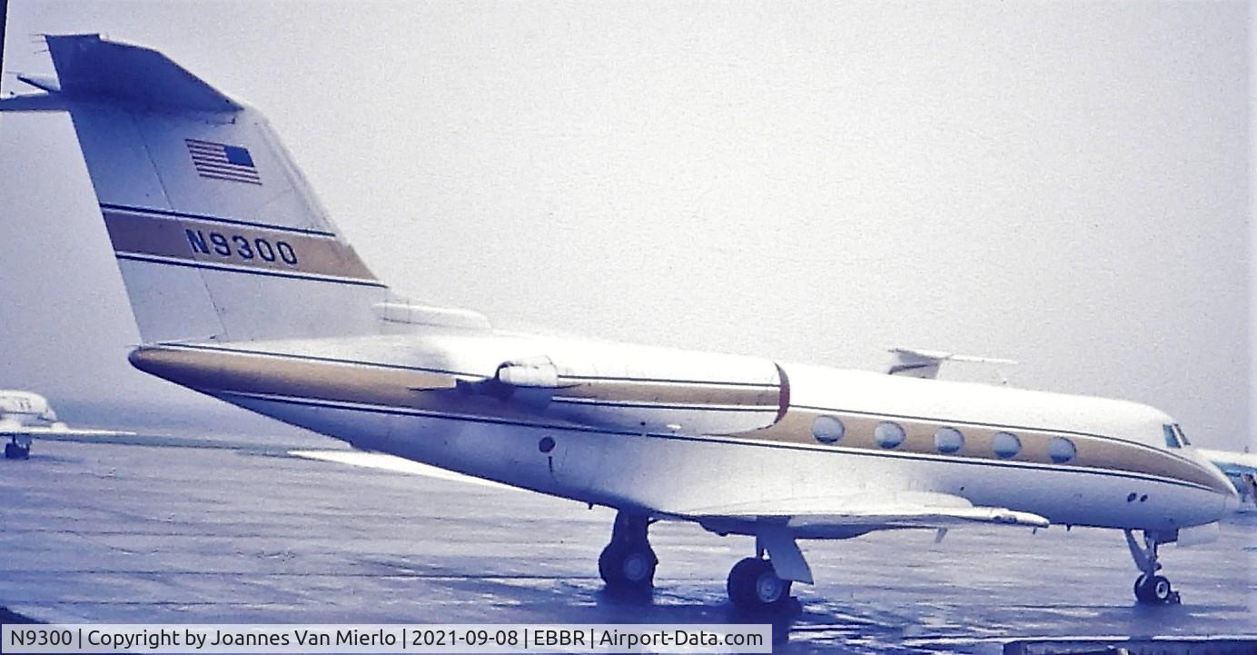 N9300, 1987 Gulfstream Aerospace G-1159 Gulfstream G-IV C/N 1020, Slide scan