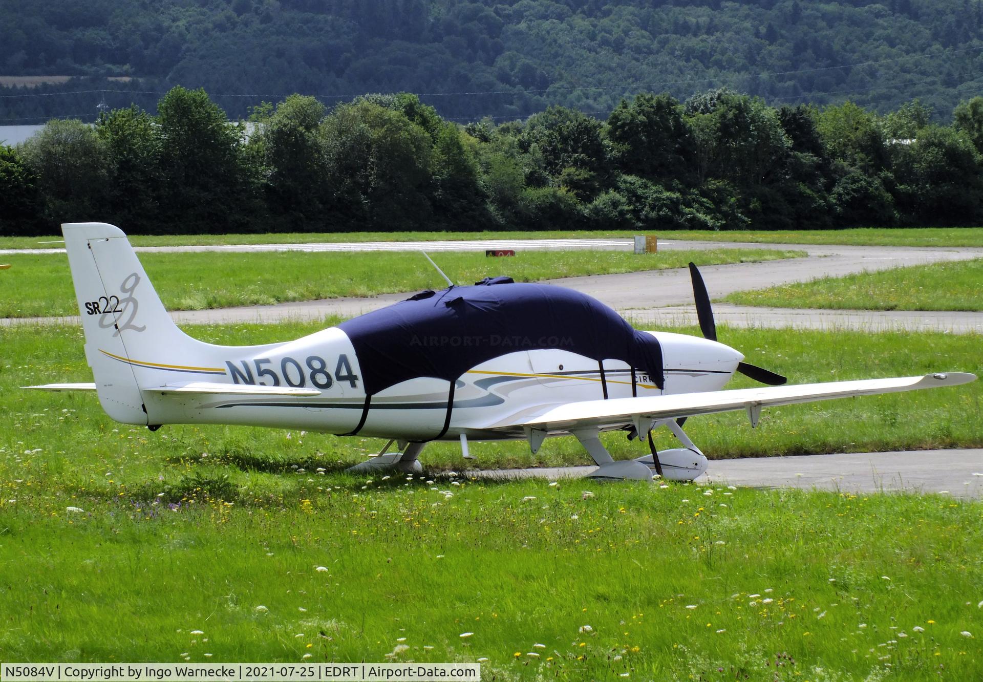 N5084V, 2004 Cirrus SR22 G2 C/N 0831, Cirrus SR22 G2 at Trier-Föhren airfield