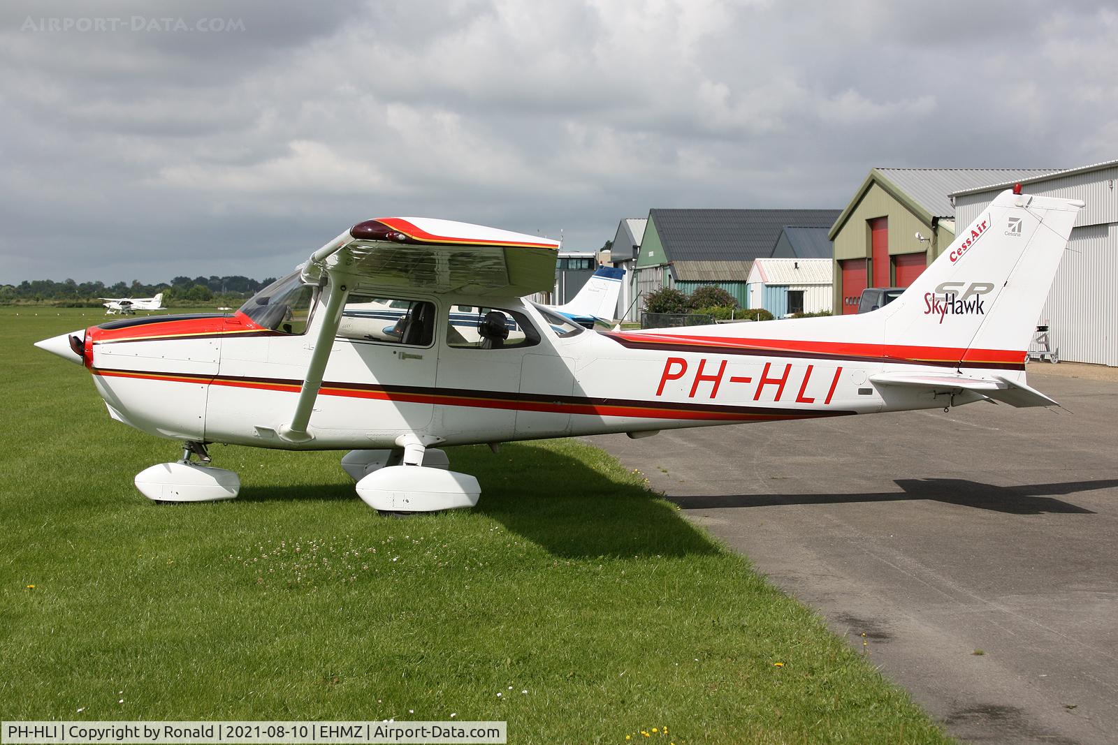 PH-HLI, 2001 Cessna 172S Skyhawk C/N 172S-8751, at ehmz