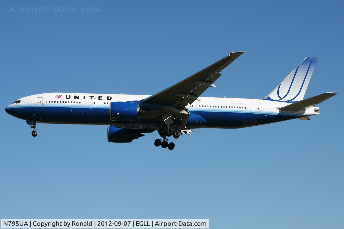 N795UA, 1997 Boeing 777-222 C/N 26927, at lhr