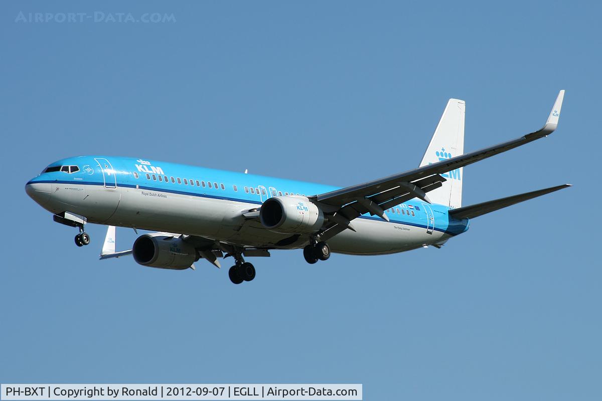 PH-BXT, 2004 Boeing 737-9K2 C/N 32944, at lhr