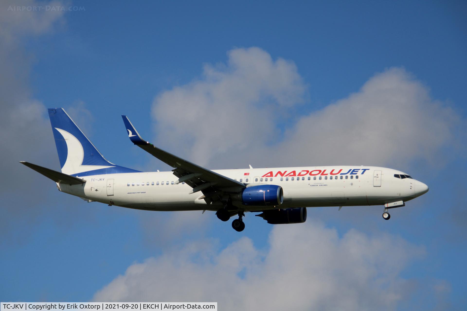 TC-JKV, 2015 Boeing 737-8Q8 C/N 41808, TC-JKV landing rw 04L
