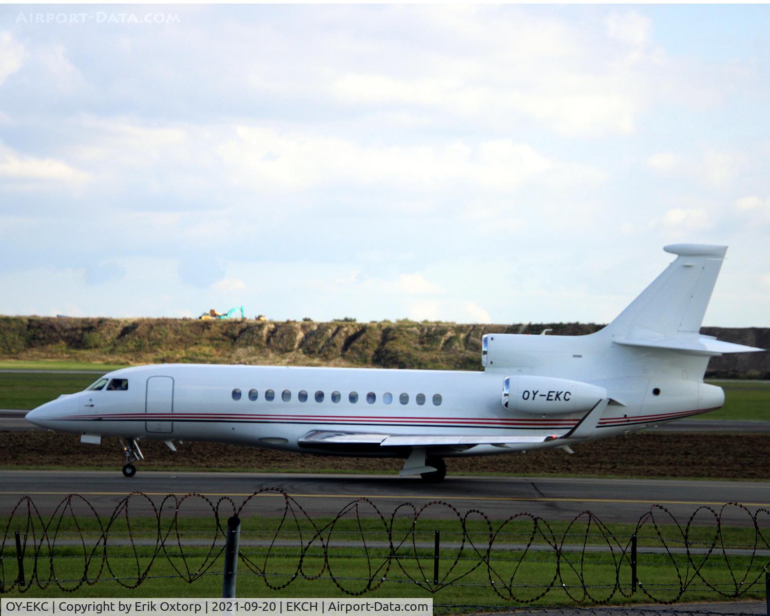 OY-EKC, 2011 Dassault Falcon 7X C/N 121, OY-EKC landed rw 04L