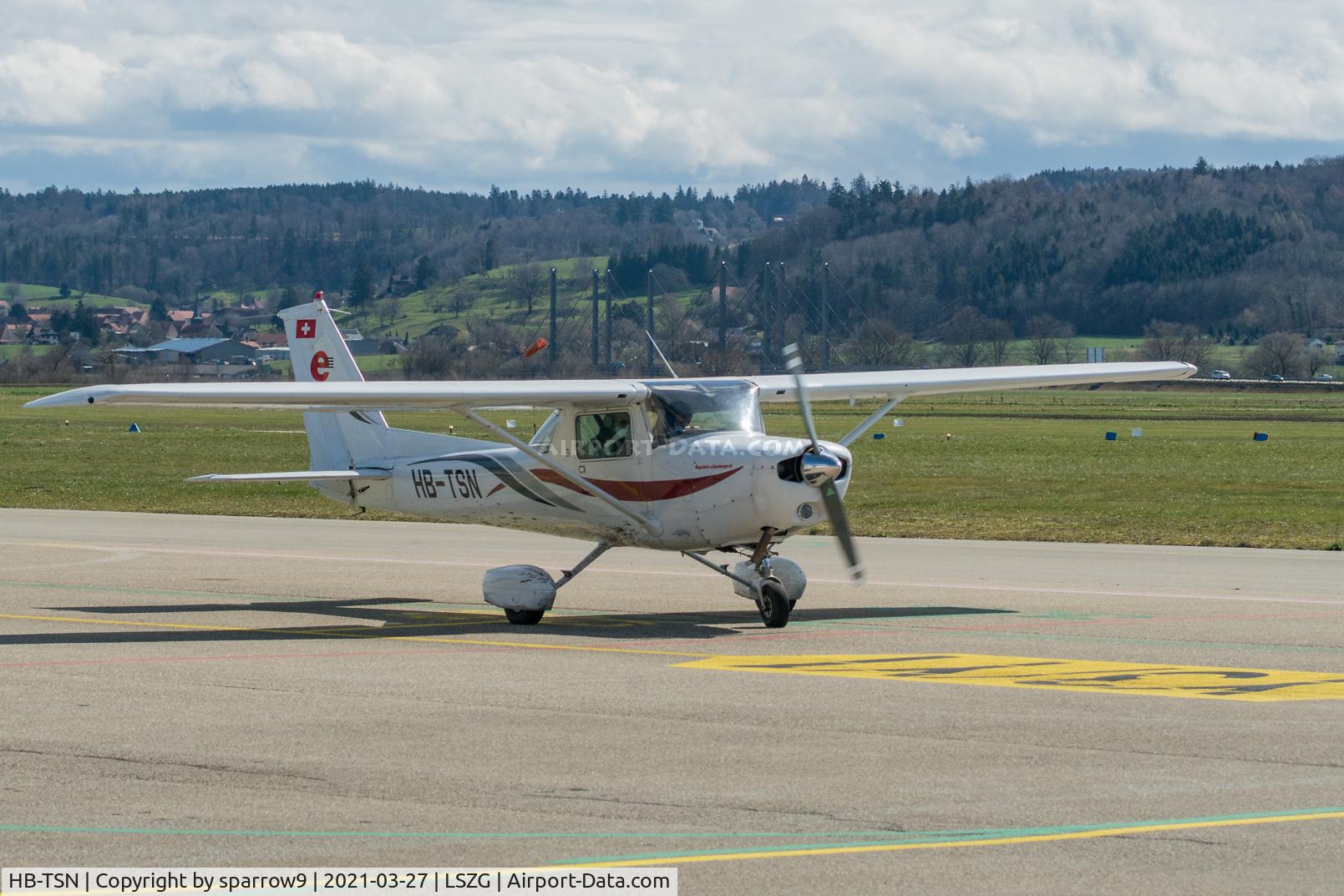 HB-TSN, 1980 Cessna 152 C/N 15284637, Apron Grenchen. HB-registered for only 17 days.