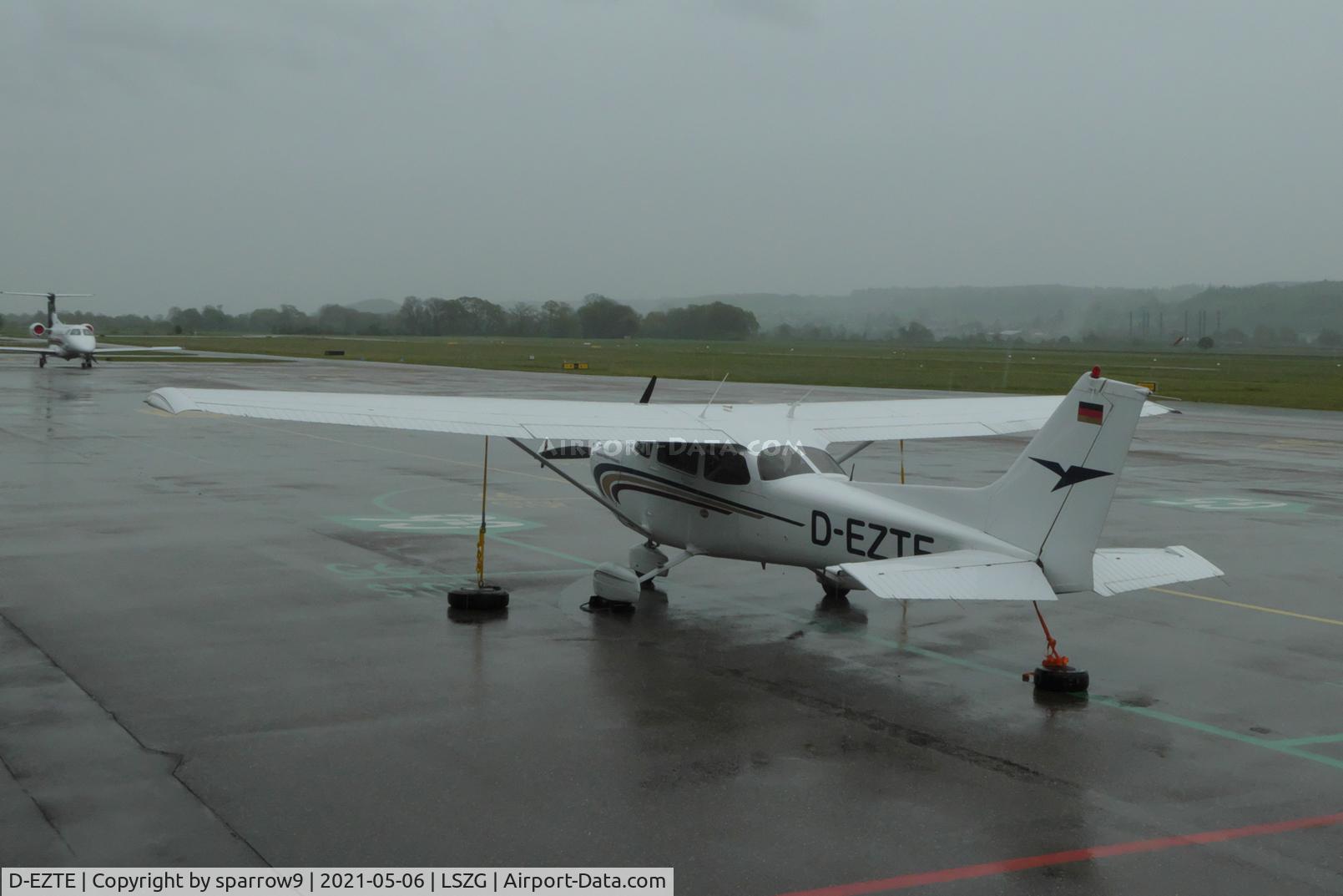 D-EZTE, 2000 Cessna 172S C/N 172S8433, Parked on a rainy day at Grenchen.