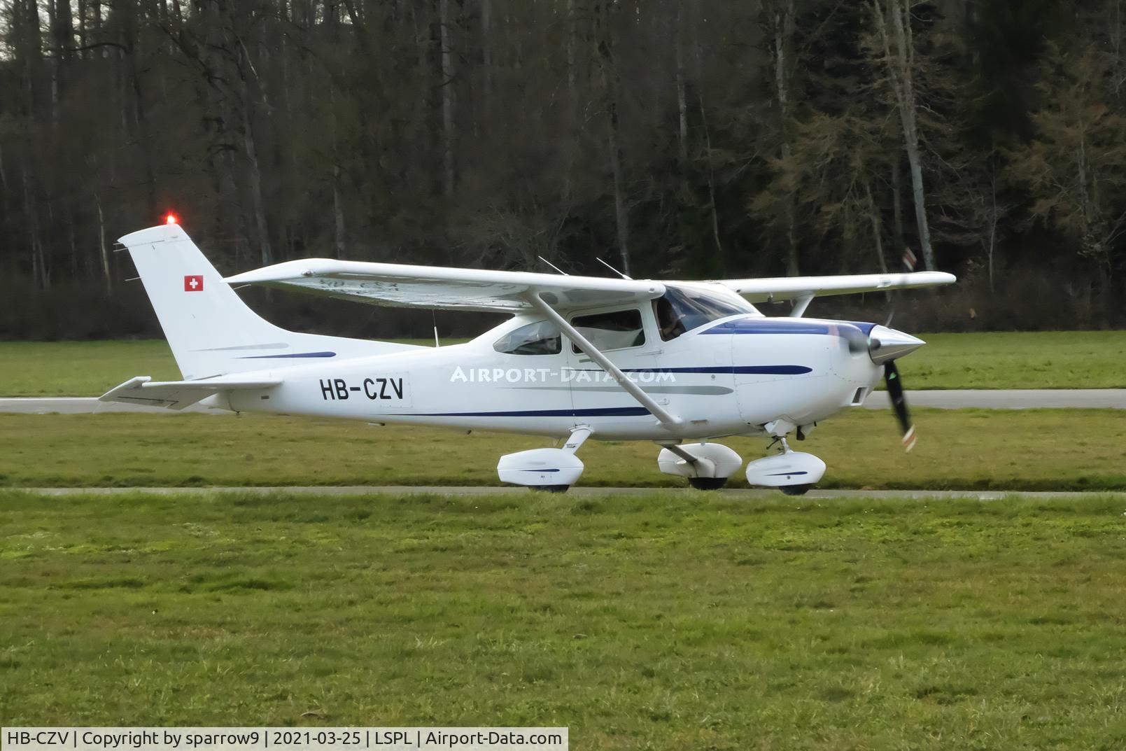 HB-CZV, 1998 Cessna 182S Skylane C/N 18280190, At Langenthal-Bleienbach