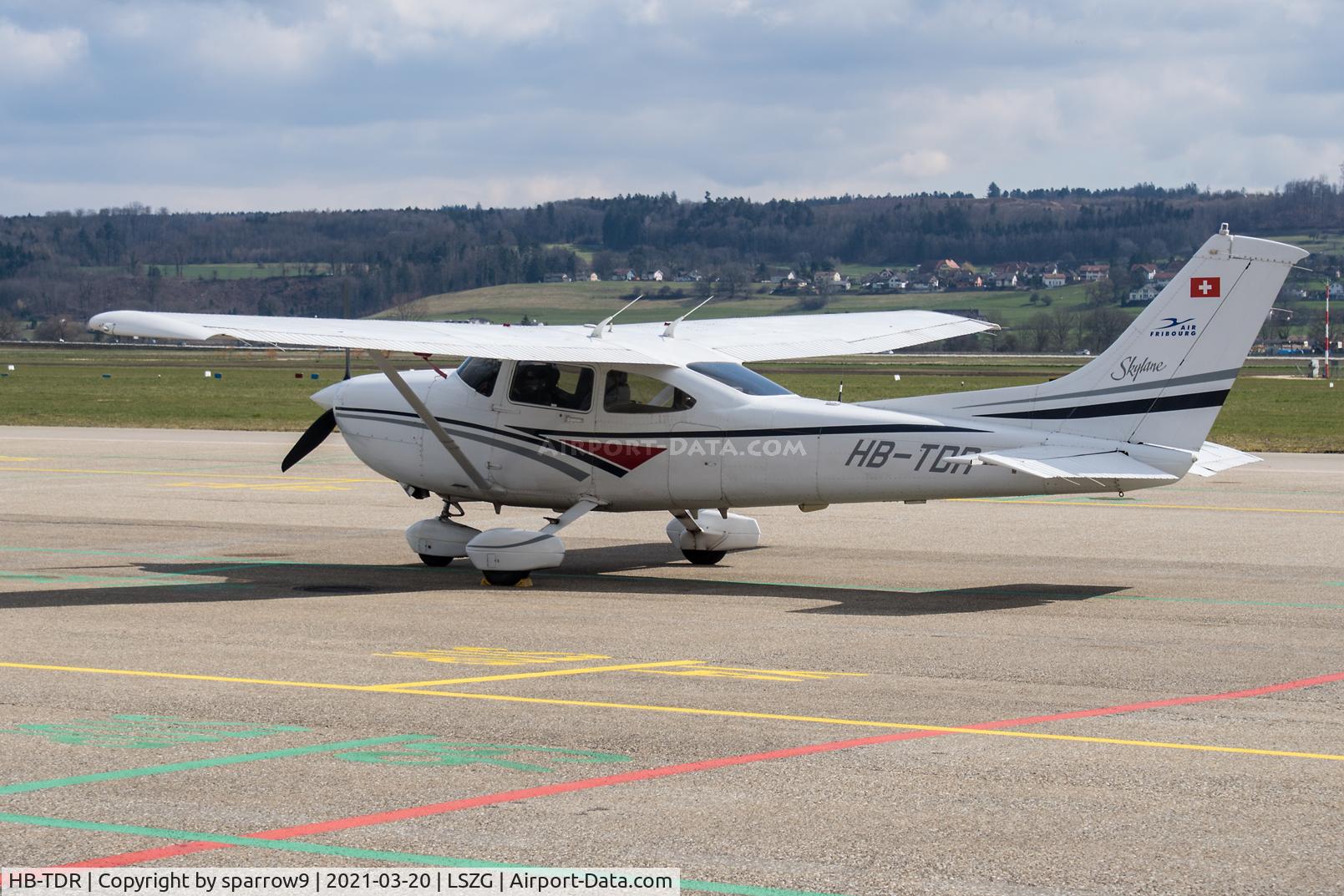 HB-TDR, 1998 Cessna 182S Skylane C/N 18280395, Apron at Grenchen