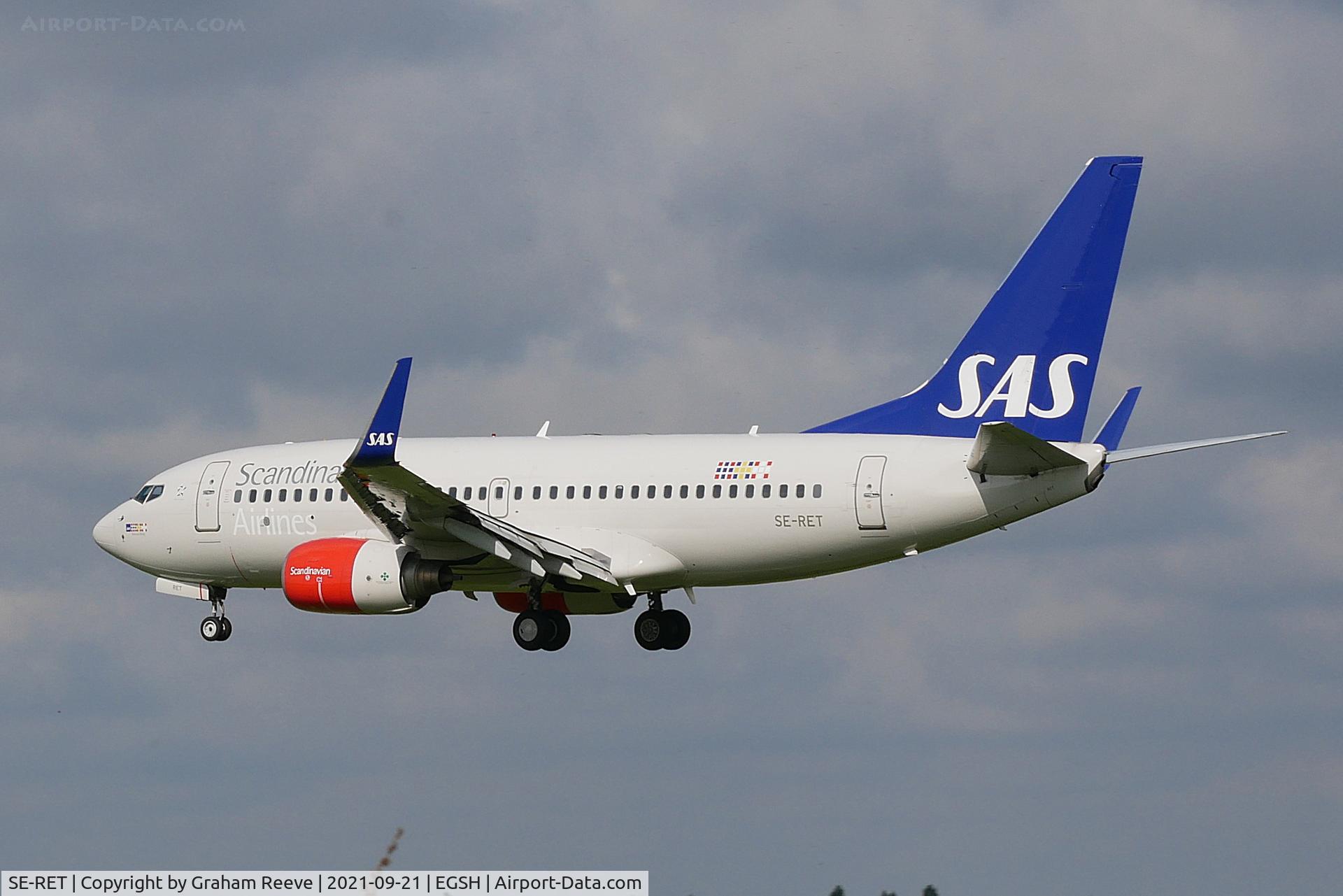 SE-RET, 2002 Boeing 737-76N C/N 32734, Landing at Norwich.