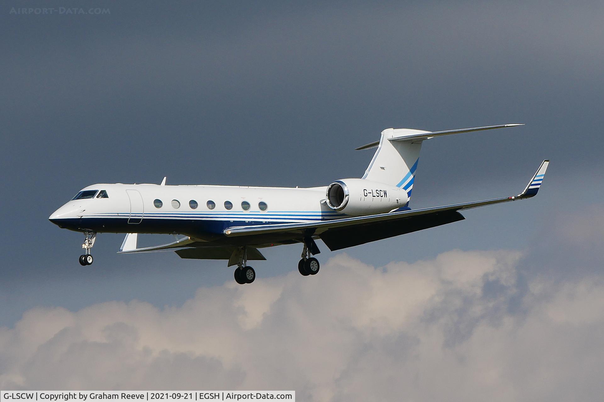 G-LSCW, 2014 Gulfstream Aerospace GV-SP (G550) C/N 5471, Landing at Norwich.