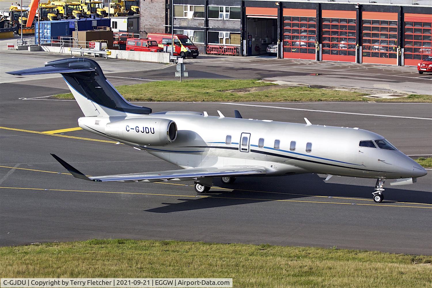 C-GJDU, 2015 Bombardier Challenger 350 (BD-100-1A10) C/N 20519, At Lutpn