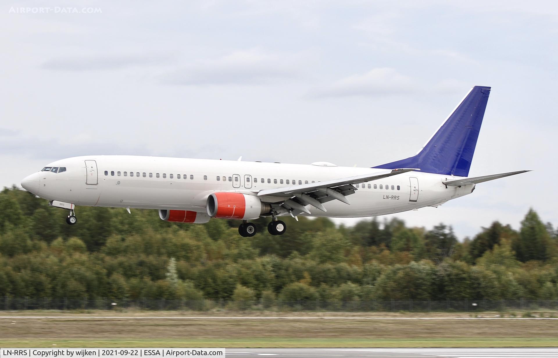 LN-RRS, 2001 Boeing 737-883 C/N 28325, RWY 26