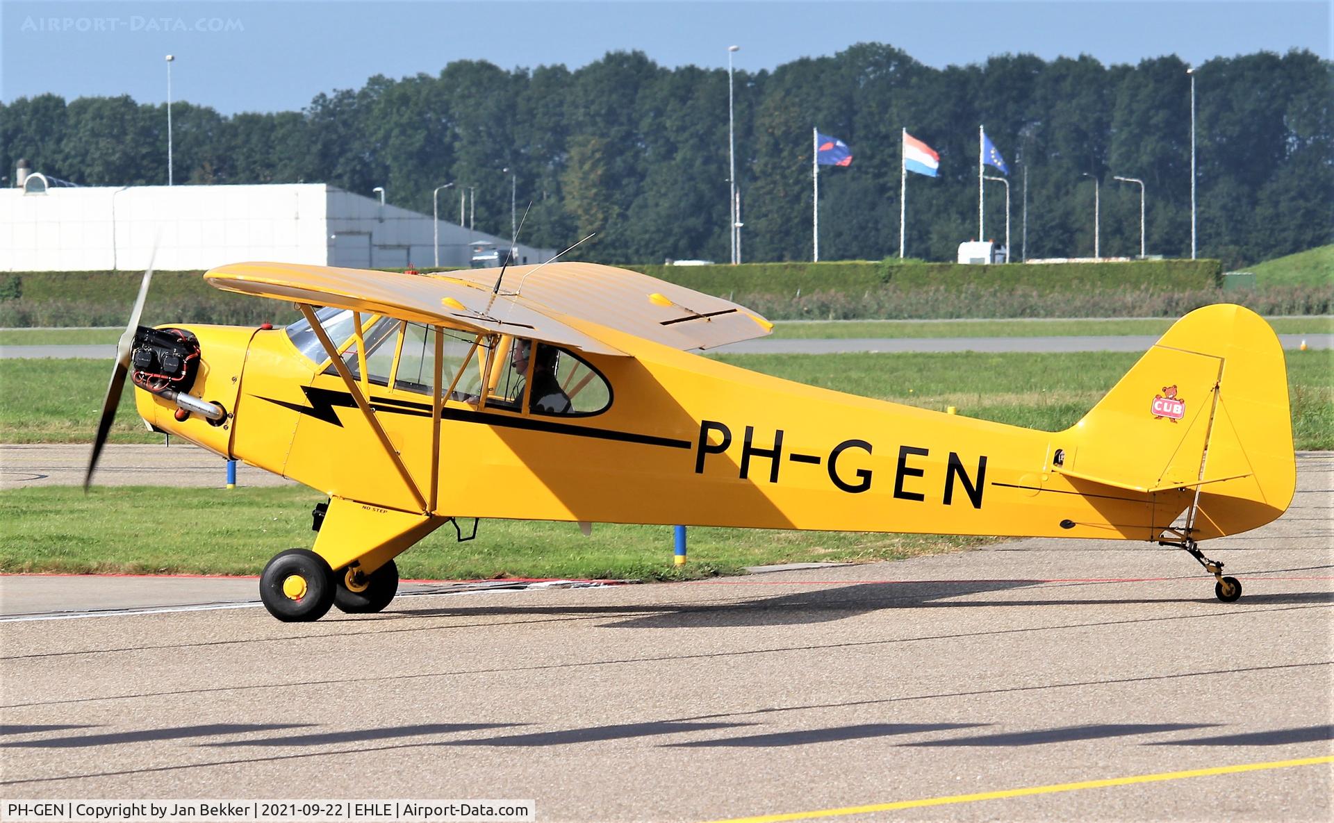 PH-GEN, 1944 Piper L-4J Grasshopper (J3C-65D) C/N 12893, Lelystad Airport