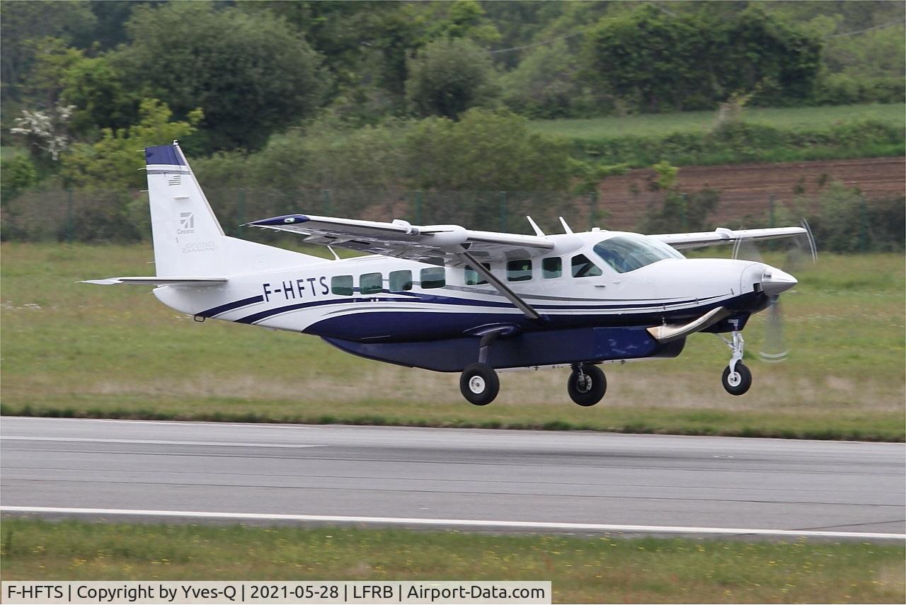 F-HFTS, 2016 Cessna 208B Grand Caravan C/N 208B5265, Textron Aviation Inc. Grand Caravan 208B, Landing rwy 07R, Brest-Bretagne airport (LFRB-BES)
