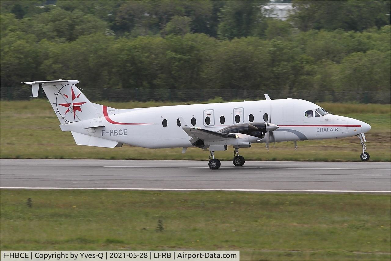 F-HBCE, 1998 Beech 1900D C/N UE-323, Raytheon Aircraft Company 1900D, Landing rwy 07R, Brest-Bretagne airport (LFRB-BES)