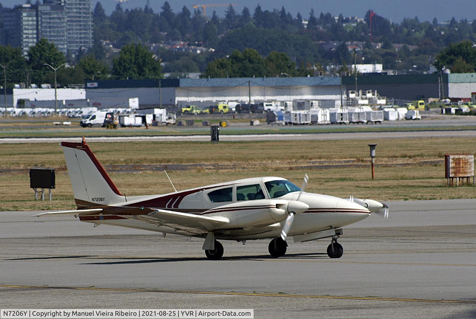 N7206Y, 1963 Piper PA-30 Twin Comanche C/N 30-232, Seen at YVR