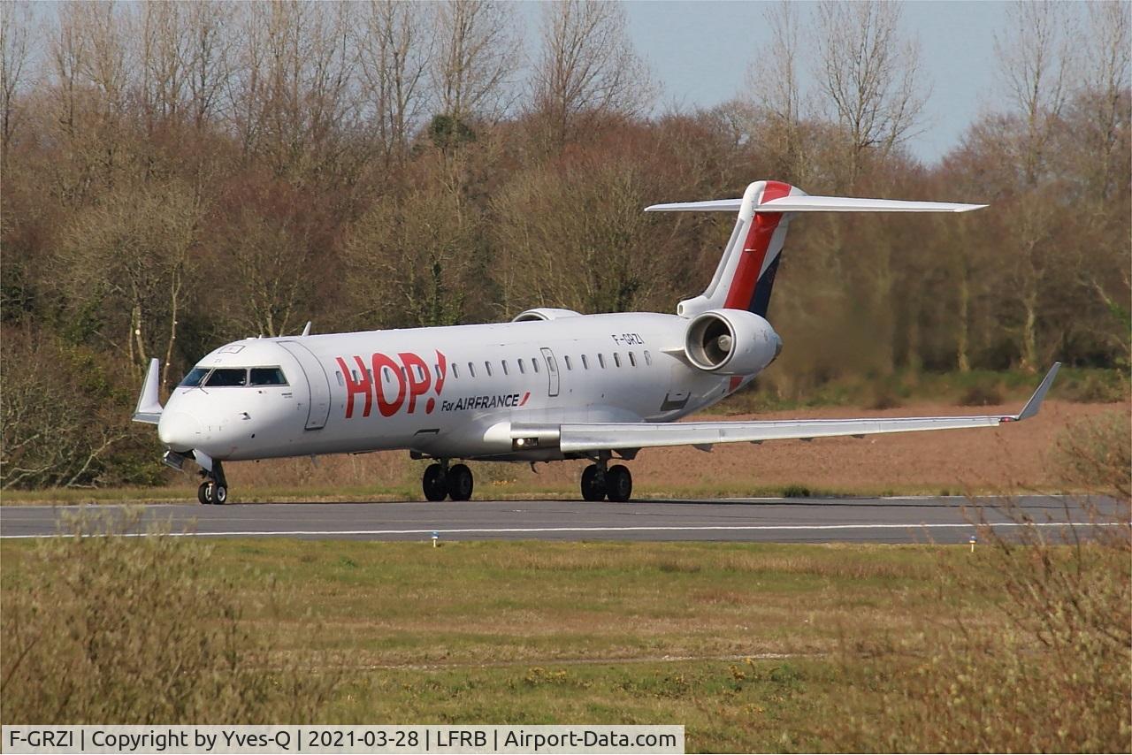 F-GRZI, Canadair CRJ-702 (CL-600-2C10) Regional Jet C/N 10093, Canadair Regional Jet CRJ-702, Take off run rwy 25L, Brest-Bretagne Airport (LFRB-BES)