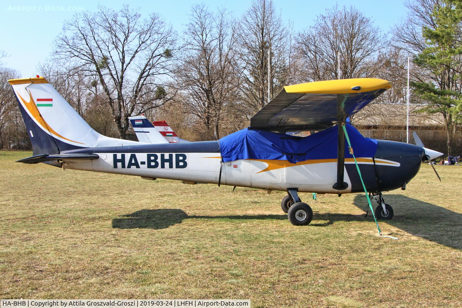 HA-BHB, Cessna 172K Skyhawk C/N 17258601, LHFH - Farkashegy Airport, Hungary