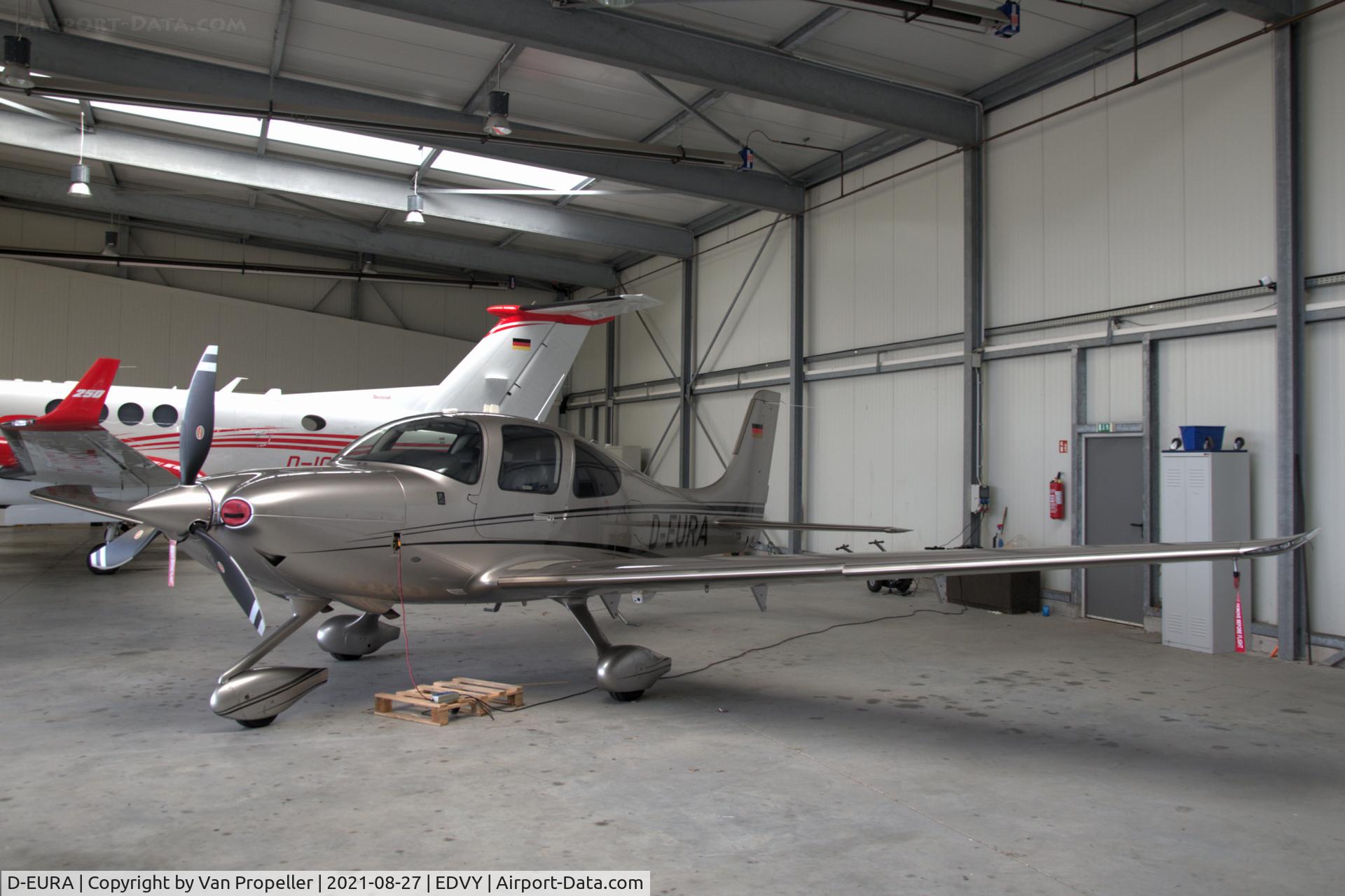 D-EURA, Cirrus SR22T-GTS G6 Rhodium C/N 1492, Cirrus SR22T G6-GTS Rhodium inside a hangar at Porta Westfalica airport, Germany, 2021