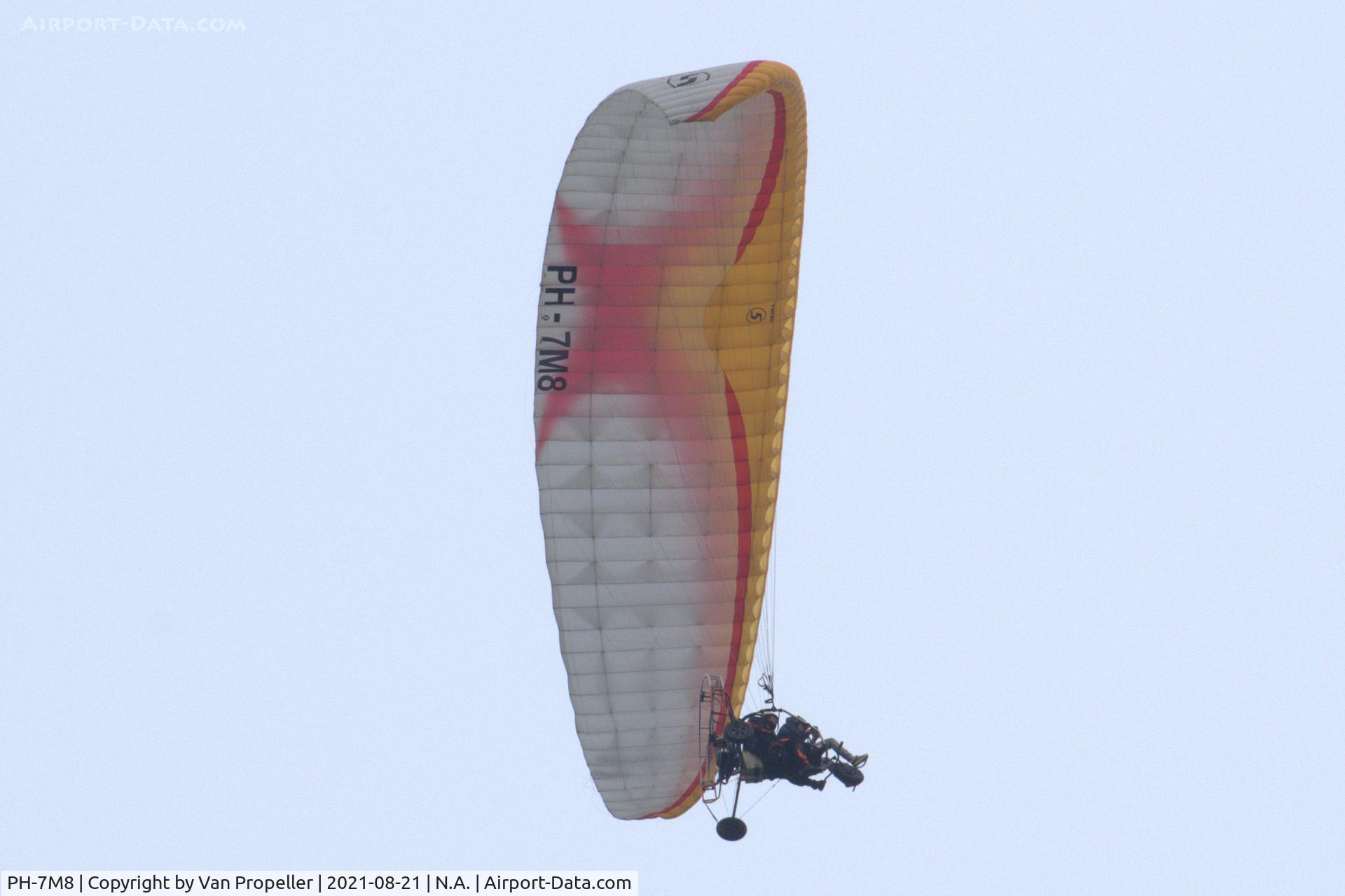 PH-7M8, Fly Products Xenit Plus C/N M31126, Fly Products Xenit Plus trike over eastern Twente in the Netherlands