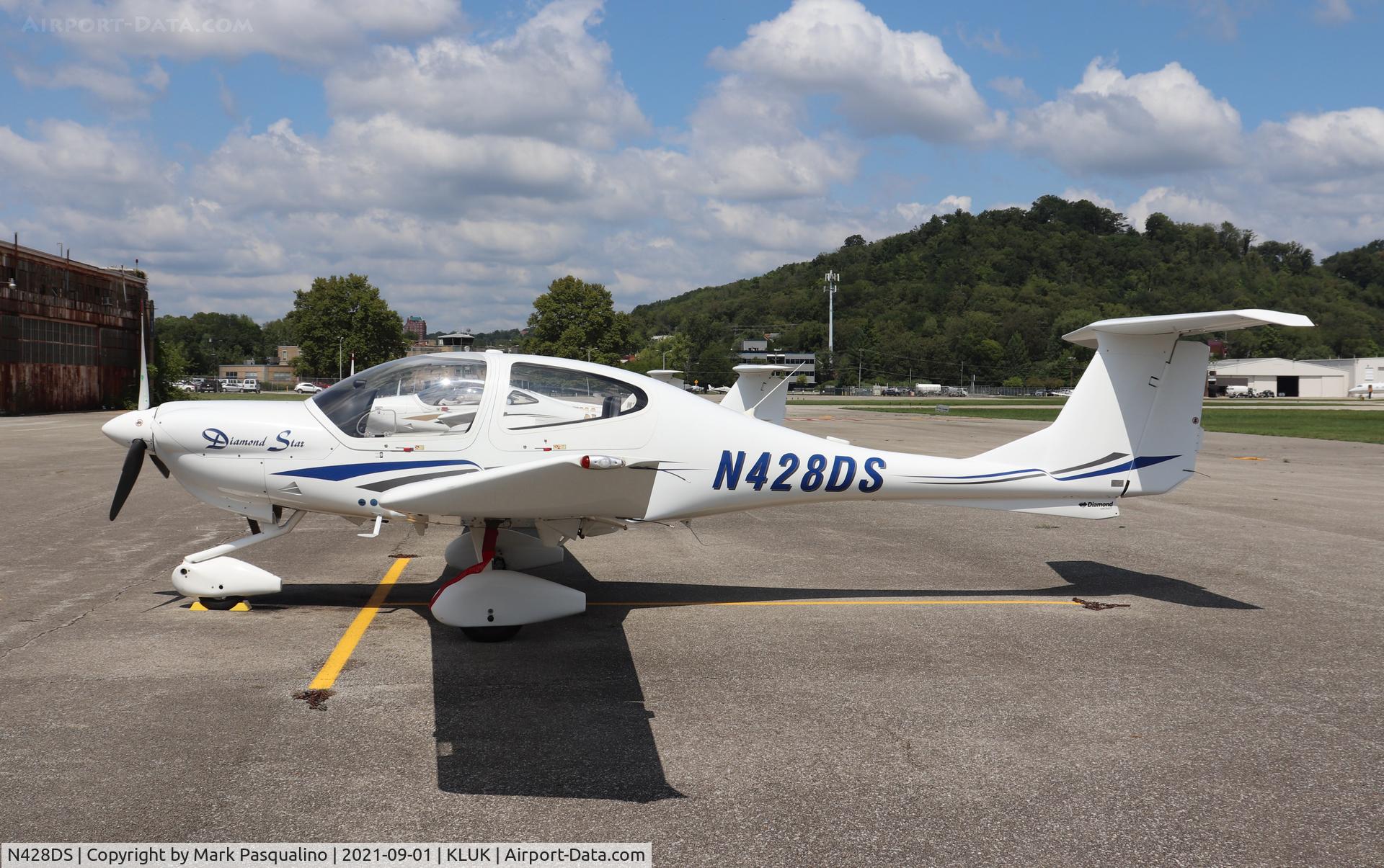 N428DS, 2001 Diamond DA-40 Diamond Star C/N 40.028, Diamond DA-40