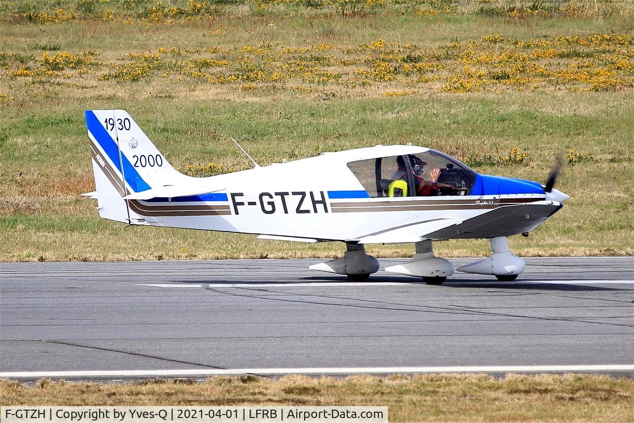 F-GTZH, Robin DR-400-120 Petit Prince C/N 2455, Robin DR-400-120 Petit Prince, Landingwy 07R, Brest-Bretagne Airport (LFRB-BES)