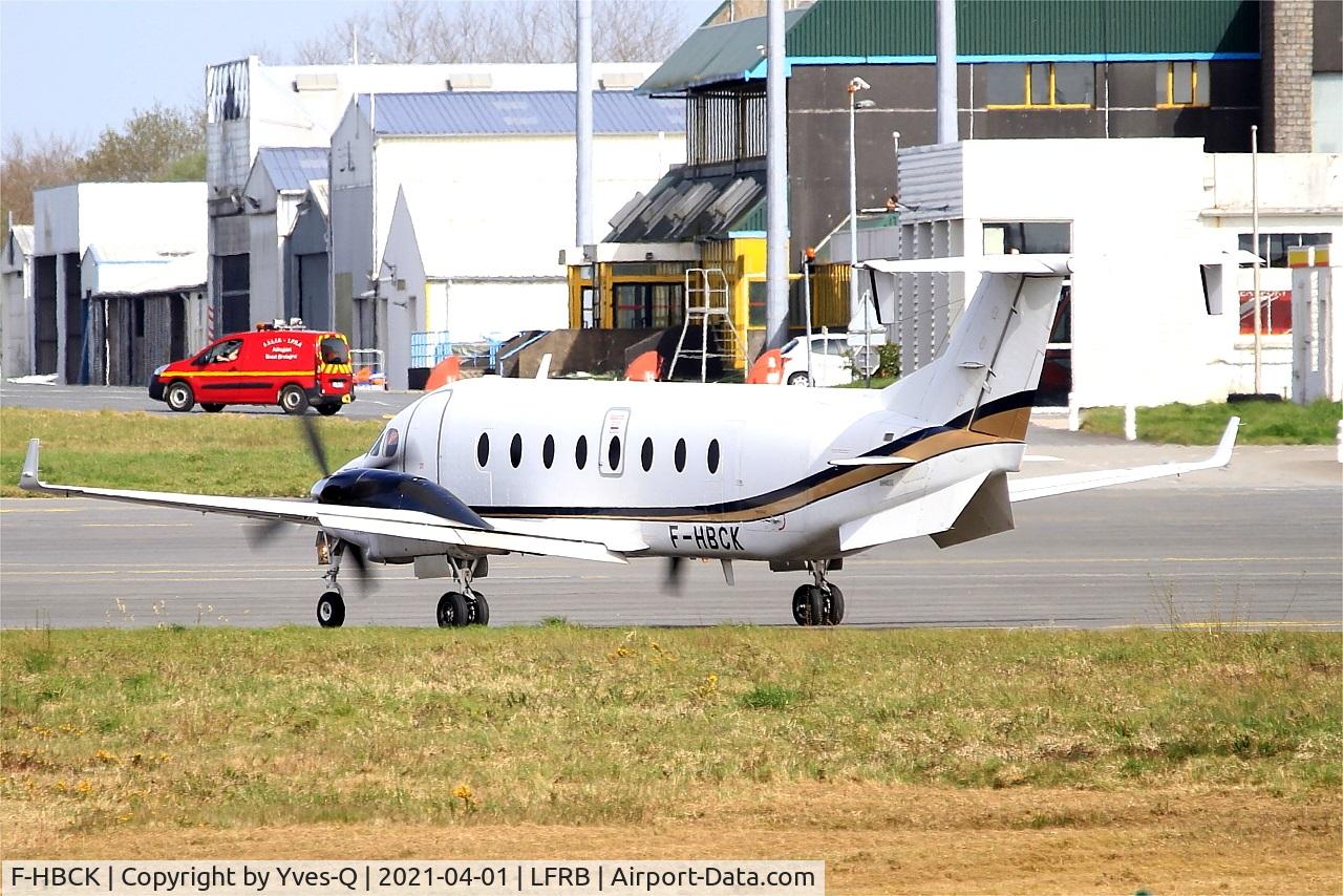 F-HBCK, 1999 Beech 1900D C/N UE-374, Beech 1900D, Taxiing to Charly exit, Brest-Bretagne Airport (LFRB-BES)