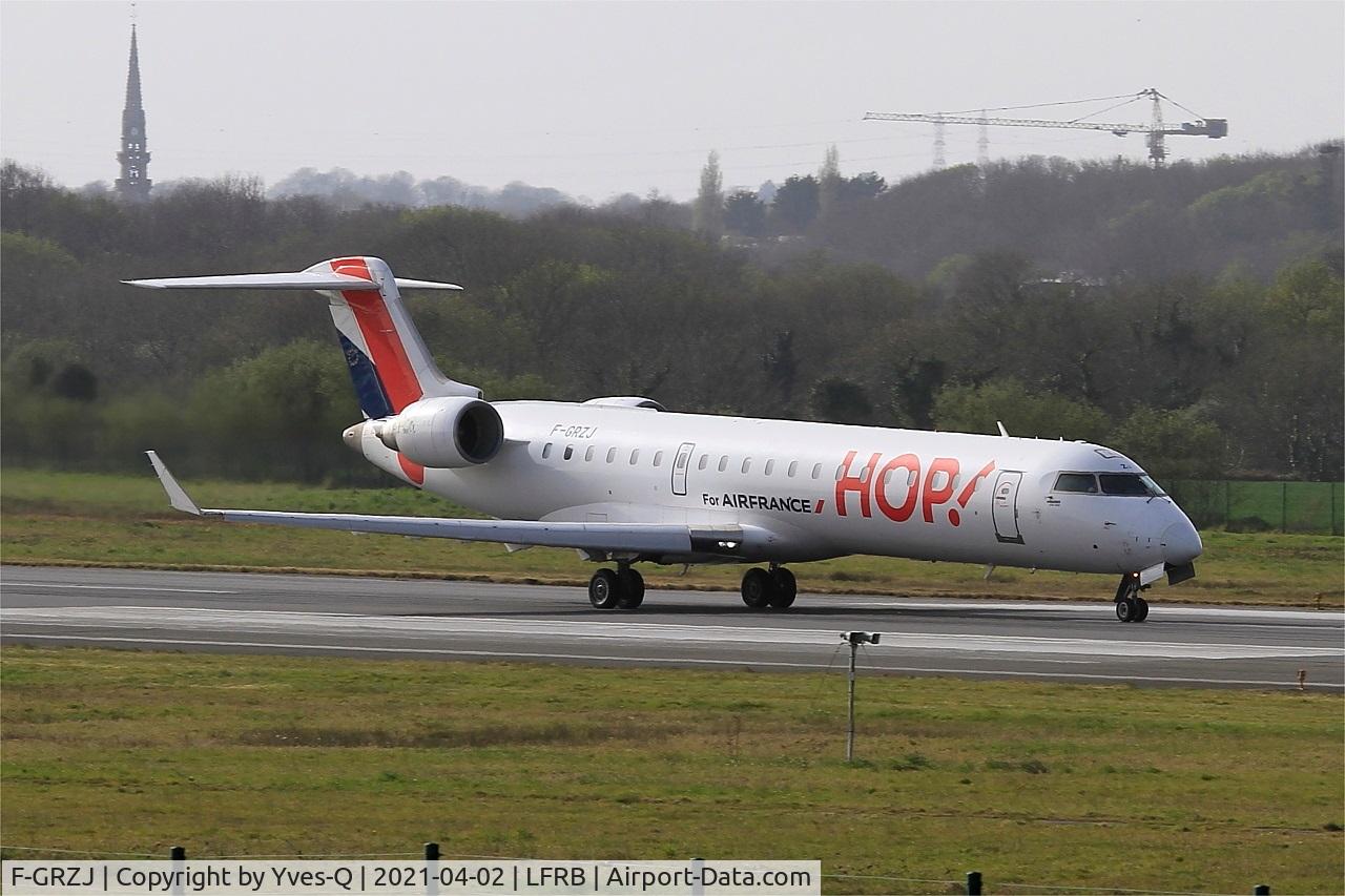 F-GRZJ, Canadair CRJ-702 (CL-600-2C10) Regional Jet C/N 10096, Canadair Regional Jet CRJ-702, Take off run rwy 07R, Brest-Guipavas Airport (LFRB-BES)