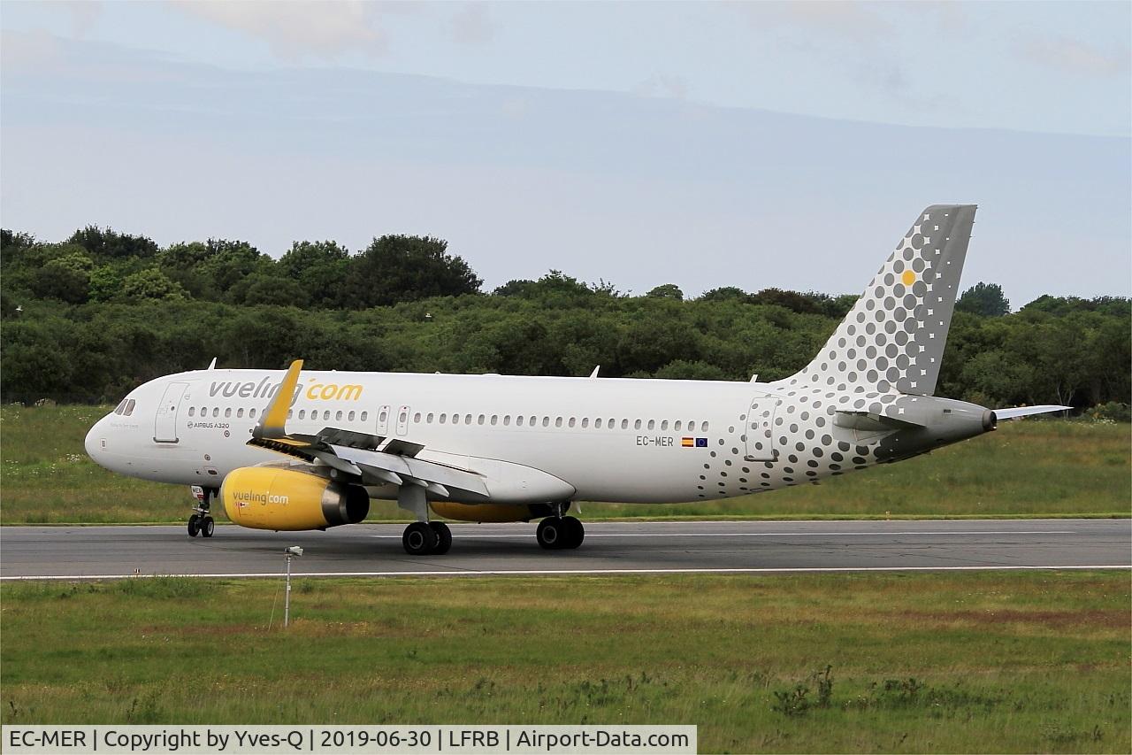 EC-MER, 2015 Airbus A320-232 C/N 6510, Airbus A320-232, U-turn rwy 25L, Brest-Bretagne airport (LFRB-BES)