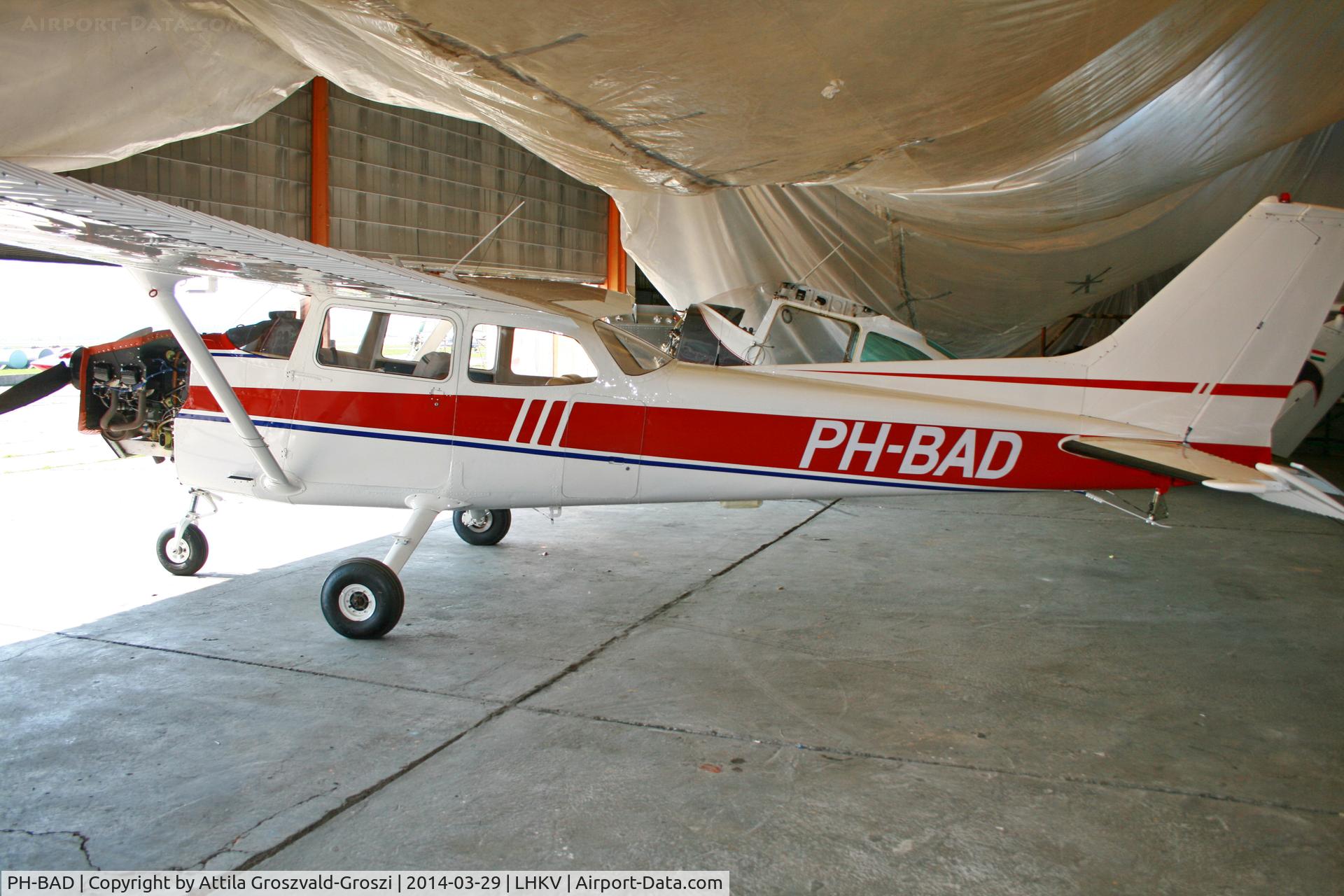 PH-BAD, 1975 Reims F172M ll Skyhawk C/N 1284, LHKV - Kaposújlak Airport, Hungary