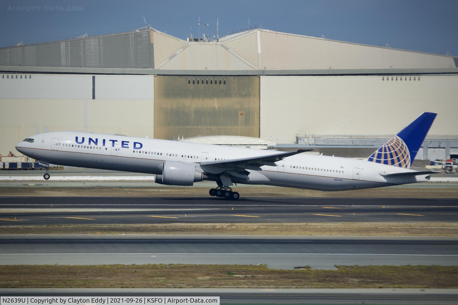 N2639U, 2017 Boeing 777-300/ER C/N 62650, Sky Terrace SFO 2021.