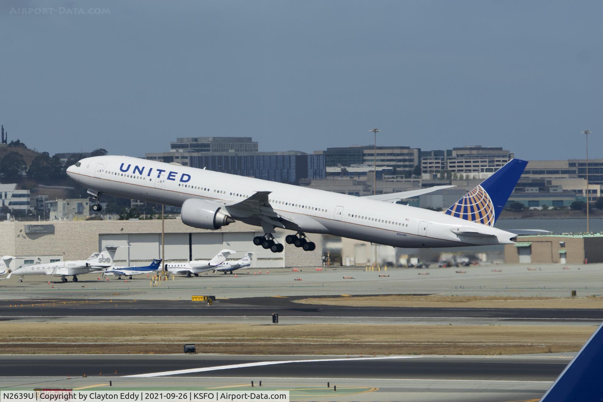 N2639U, 2017 Boeing 777-300/ER C/N 62650, Sky Terrace SFO 2021.