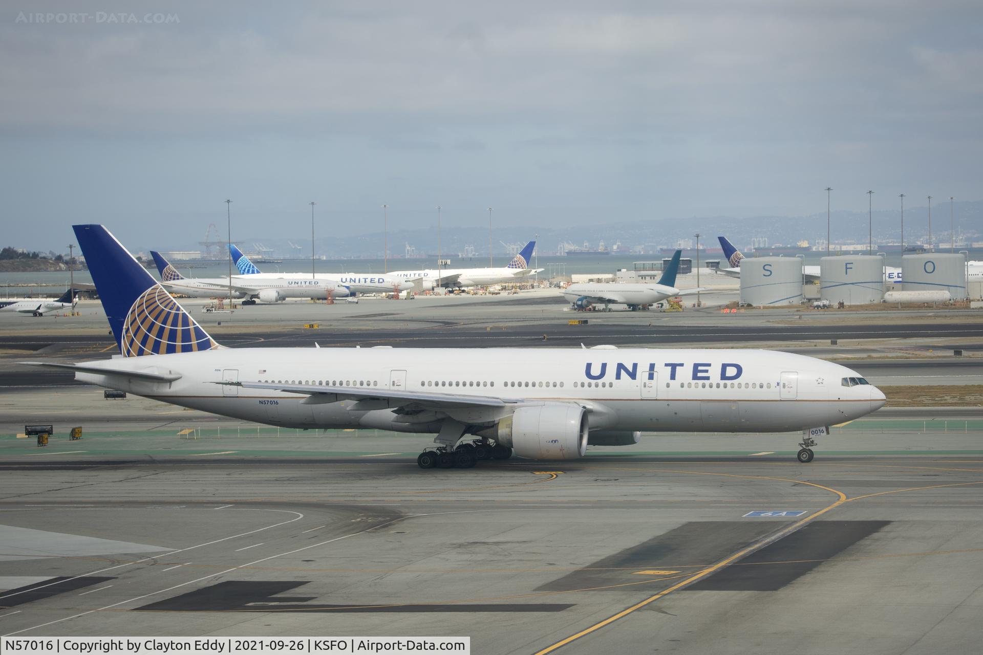 N57016, 2000 Boeing 777-224 C/N 28679, Sky Terrace SFO 2021.
