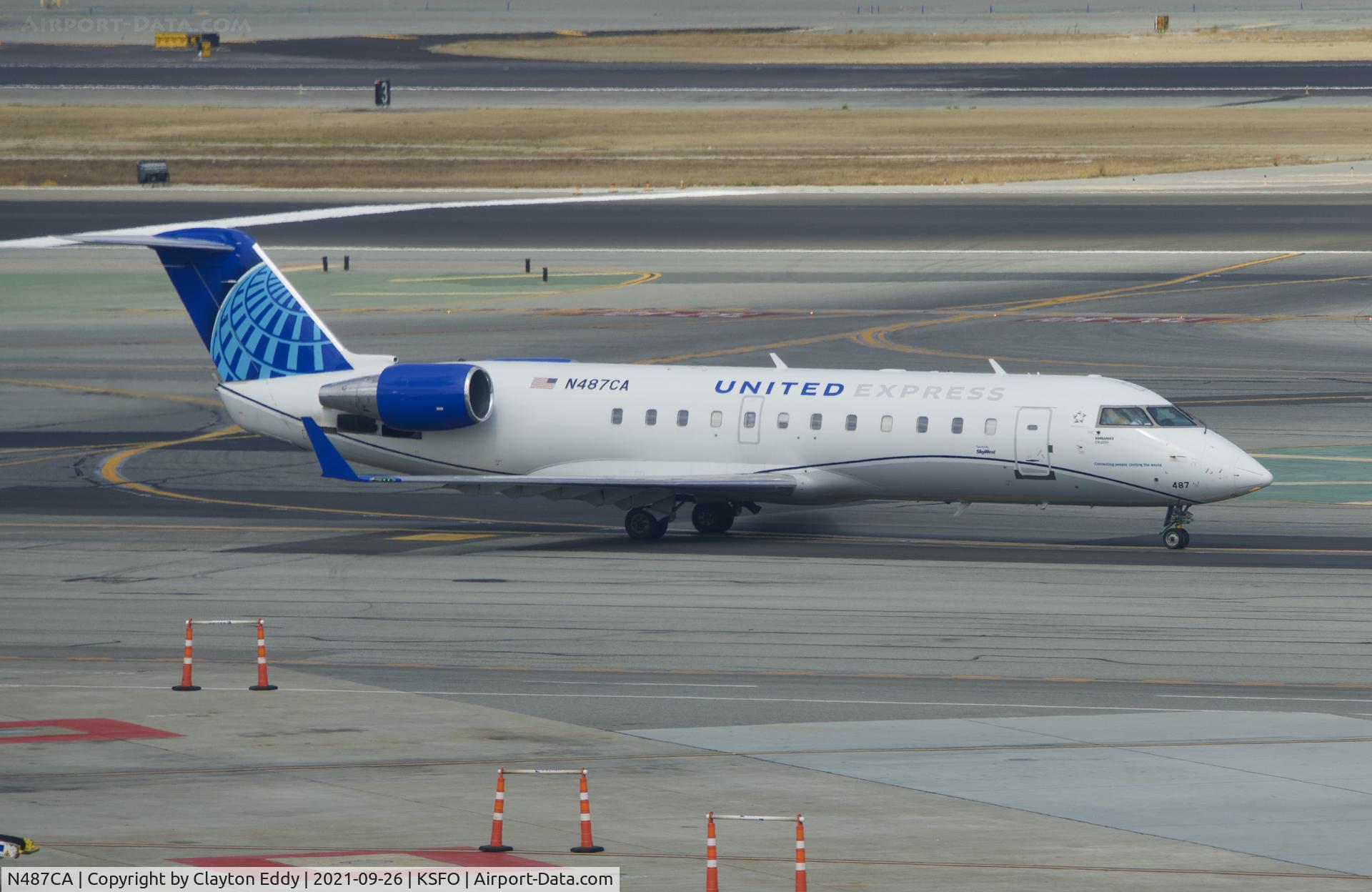 N487CA, 2002 Bombardier CRJ-200ER (CL-600-2B19) C/N 7729, Sky Terrace SFO 2021.