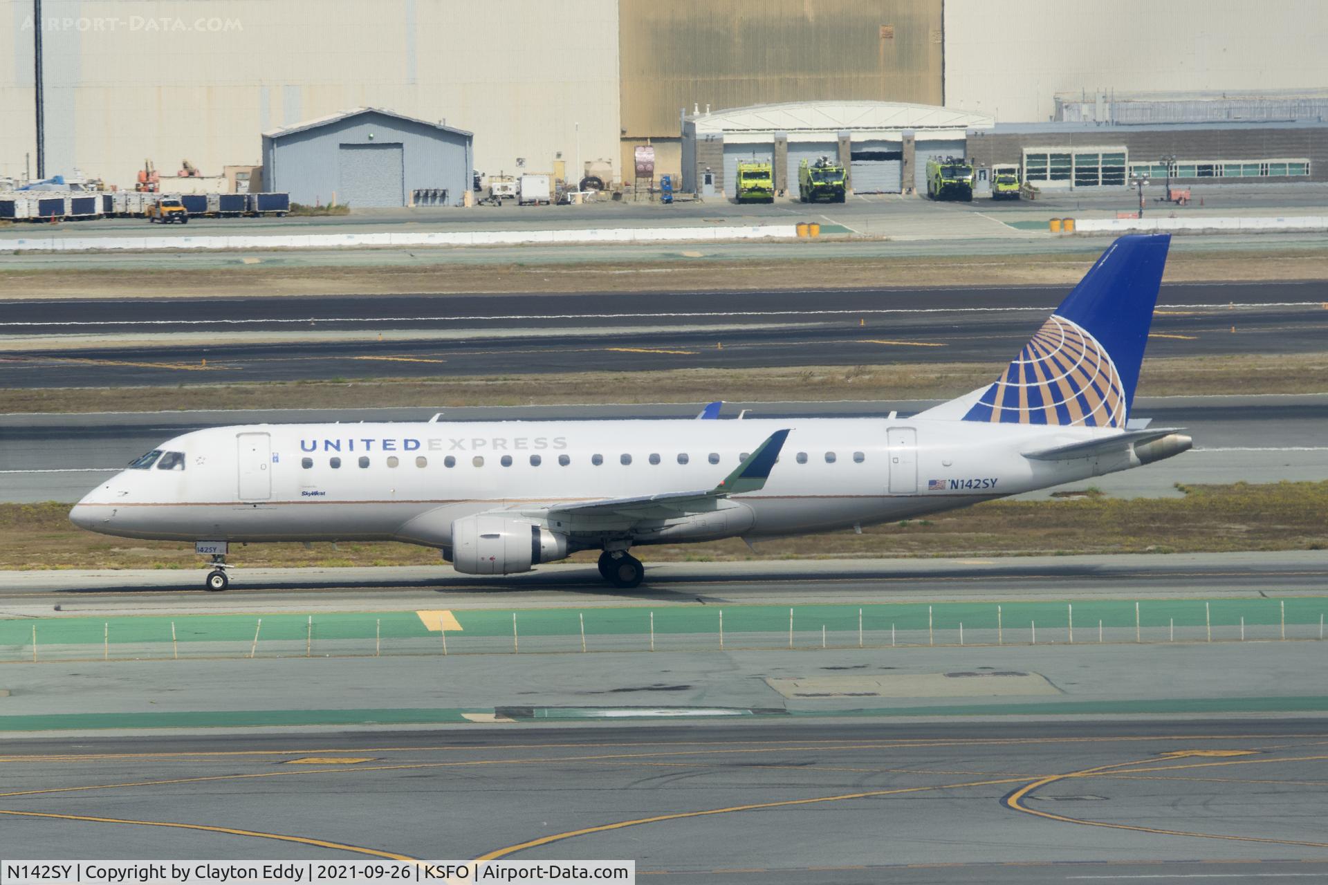 N142SY, 2015 Embraer 175LR (ERJ-170-200LR) C/N 17000475, Sky Terrace SFO 2021.