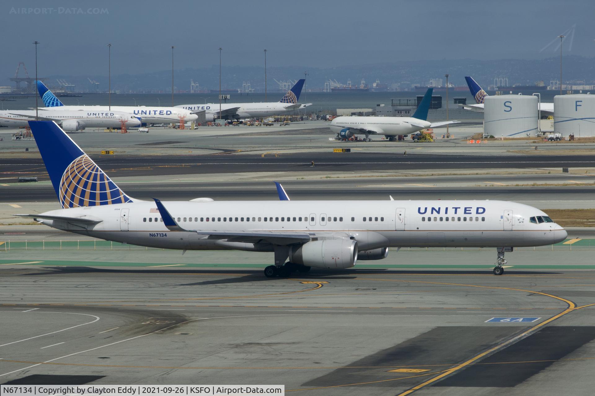 N67134, 1999 Boeing 757-224 C/N 29283, Sky Terrace SFO 2021.