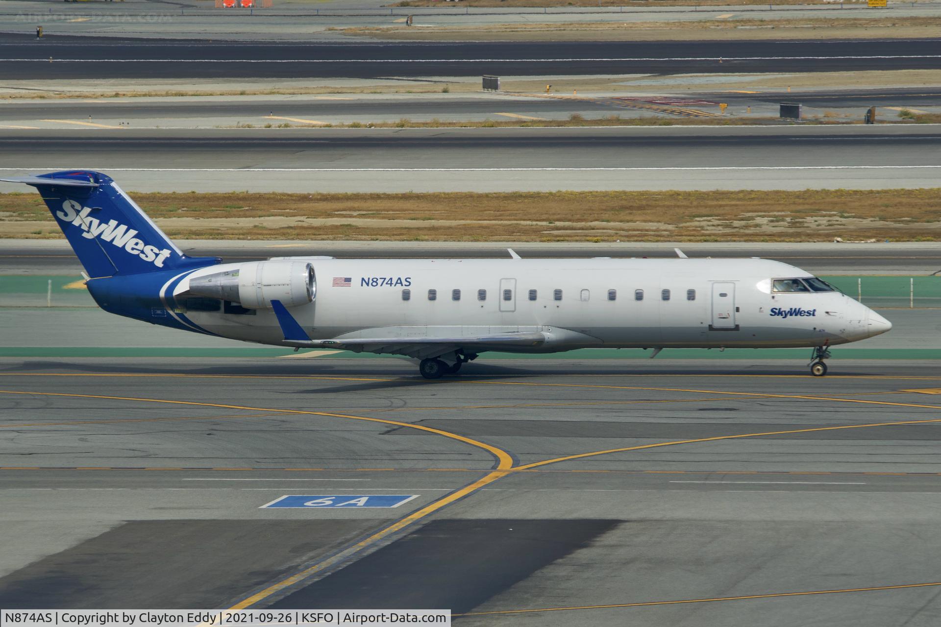 N874AS, 2001 Bombardier CRJ-200ER (CL-600-2B19) C/N 7551, Sky Terrace SFO 2021.