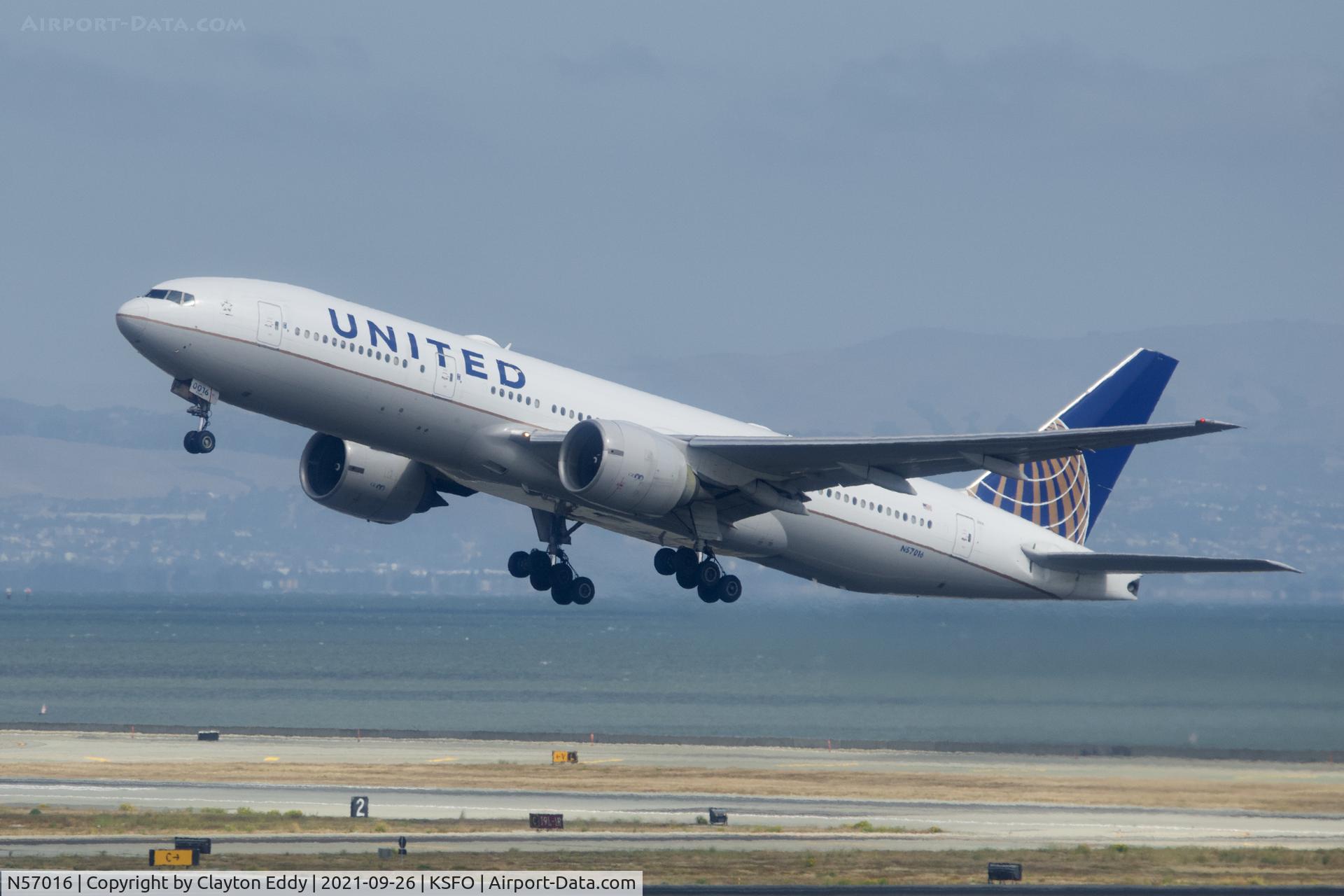 N57016, 2000 Boeing 777-224 C/N 28679, Sky Terrace SFO 2021.