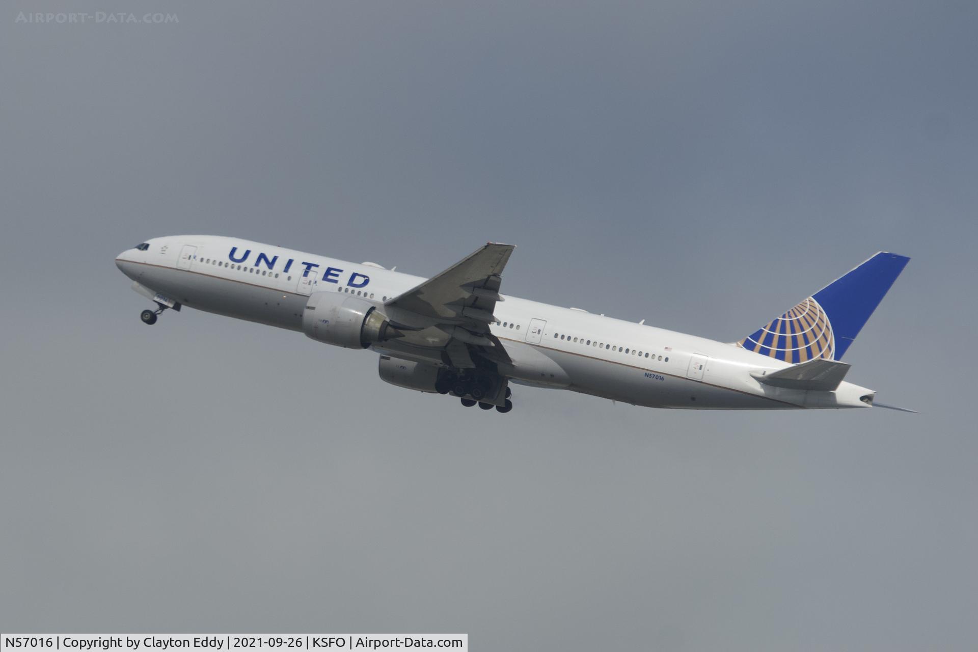 N57016, 2000 Boeing 777-224 C/N 28679, Sky Terrace SFO 2021.