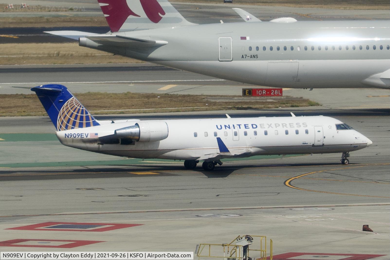 N909EV, 2002 Bombardier CRJ-200ER (CL-600-2B19) C/N 7658, Sky Terrace SFO 2021.