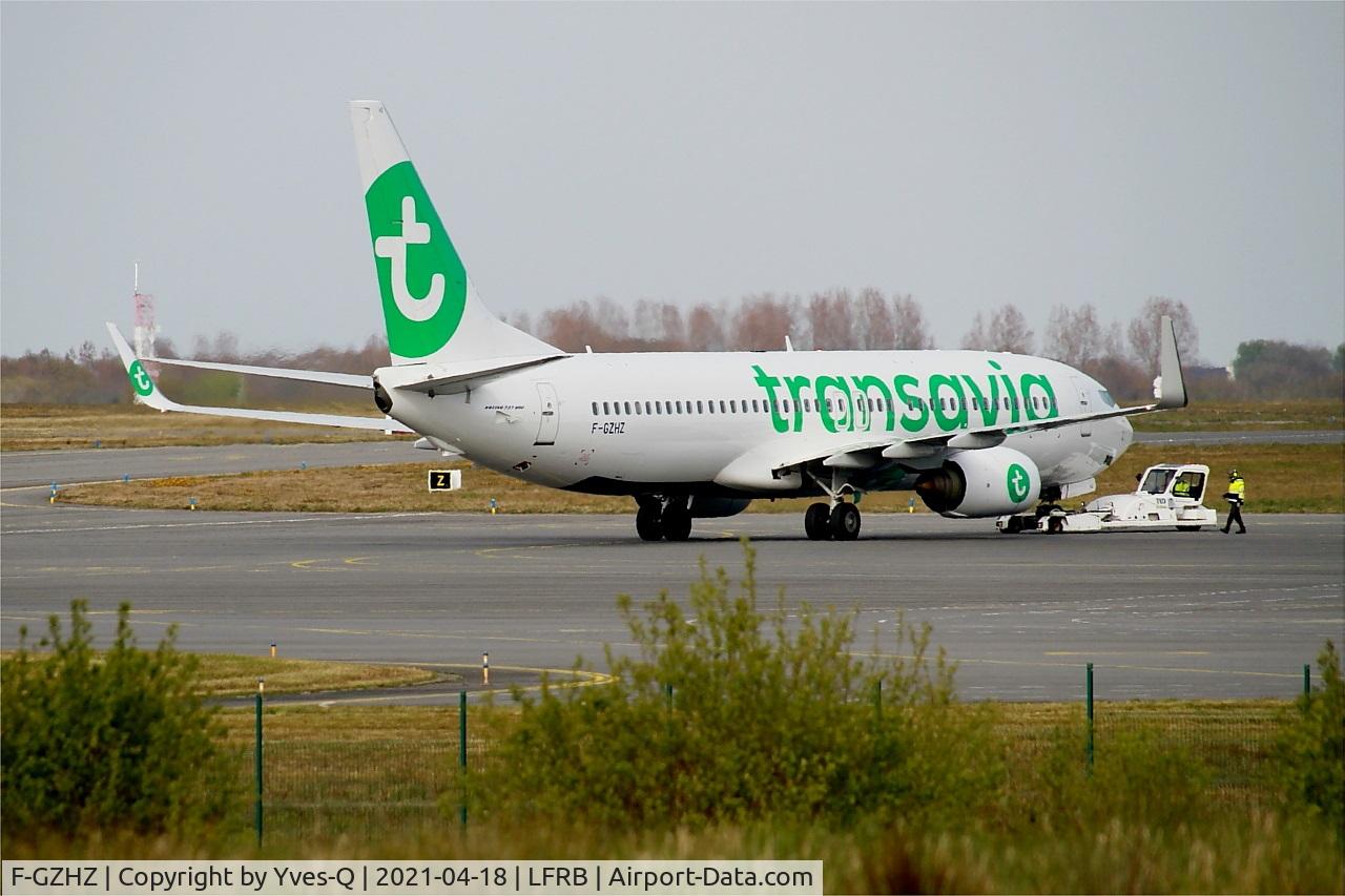 F-GZHZ, 2006 Boeing 737-85P C/N 33977, Boeing 737-85P, Push back, Brest-Bretagne airport (LFRB-BES)