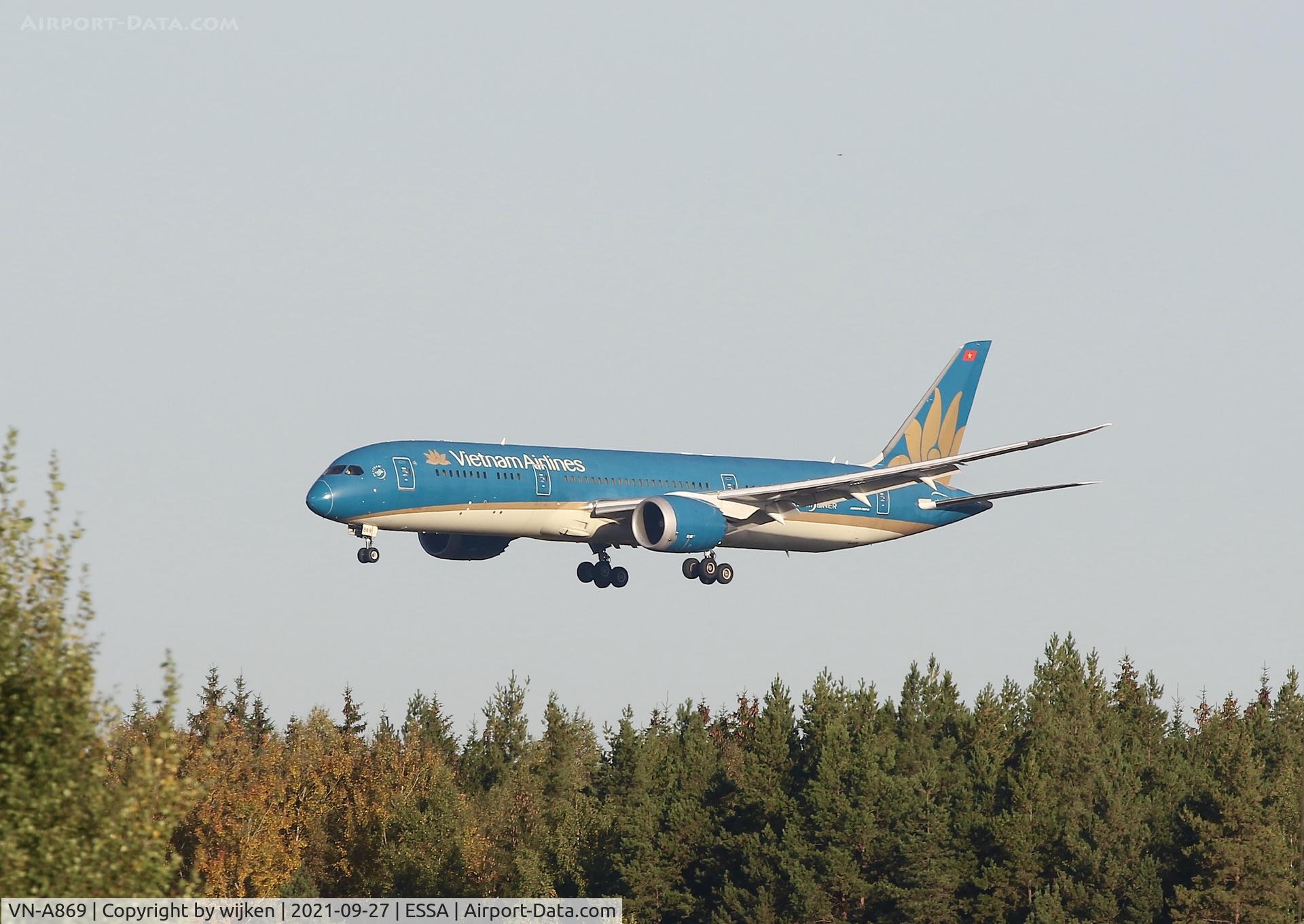 VN-A869, 2016 Boeing 787-9 Dreamliner Dreamliner C/N 38768, RWY 19R