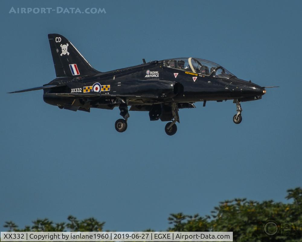XX332, Hawker Siddeley Hawk T.1A C/N 41H-32156, Approach at Leeming
