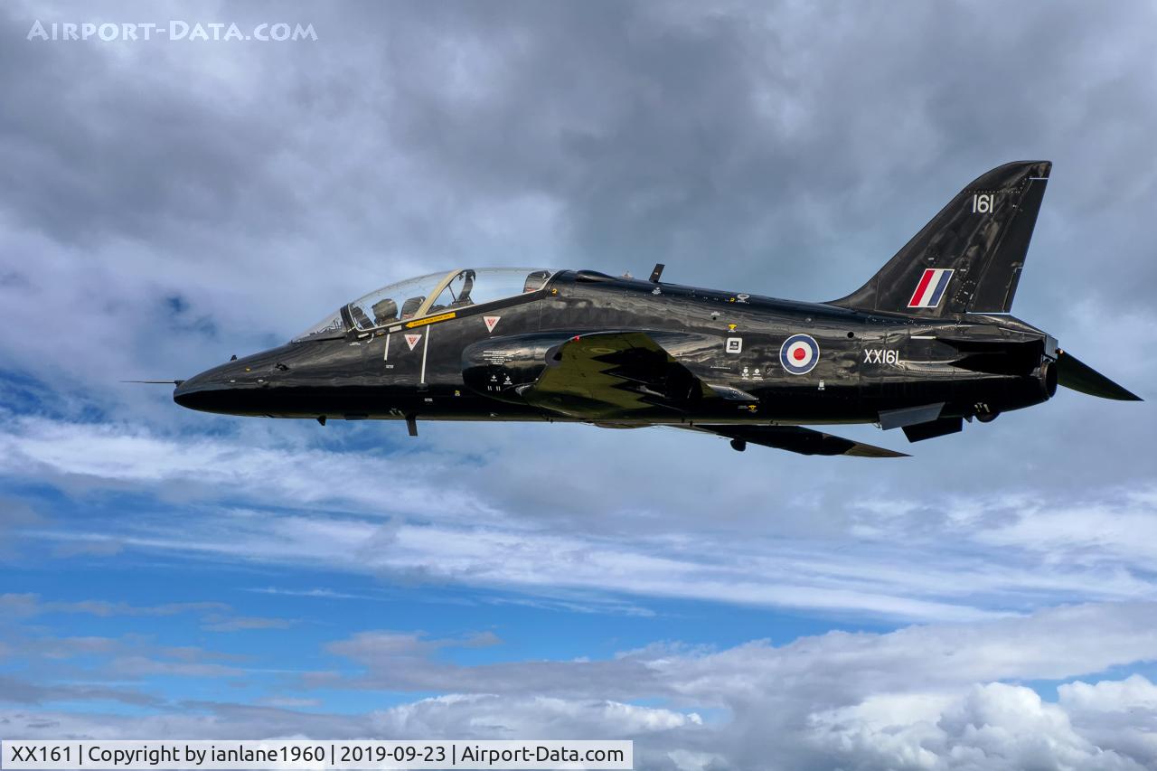 XX161, 1976 Hawker Siddeley Hawk T.1W C/N 007/312007, Departing Linton on Ouse