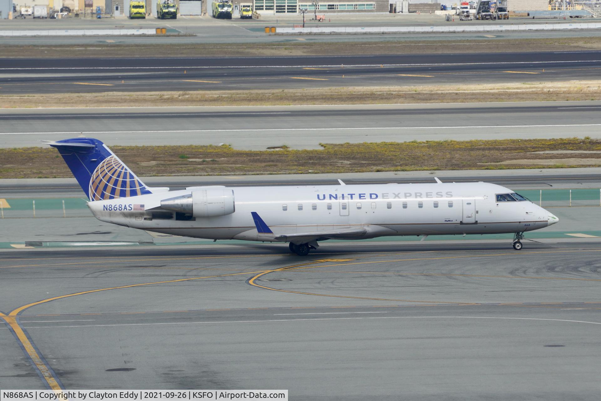 N868AS, 2001 Bombardier CRJ-200ER (CL-600-2B19) C/N 7474, Sky Terrace SFO 2021.