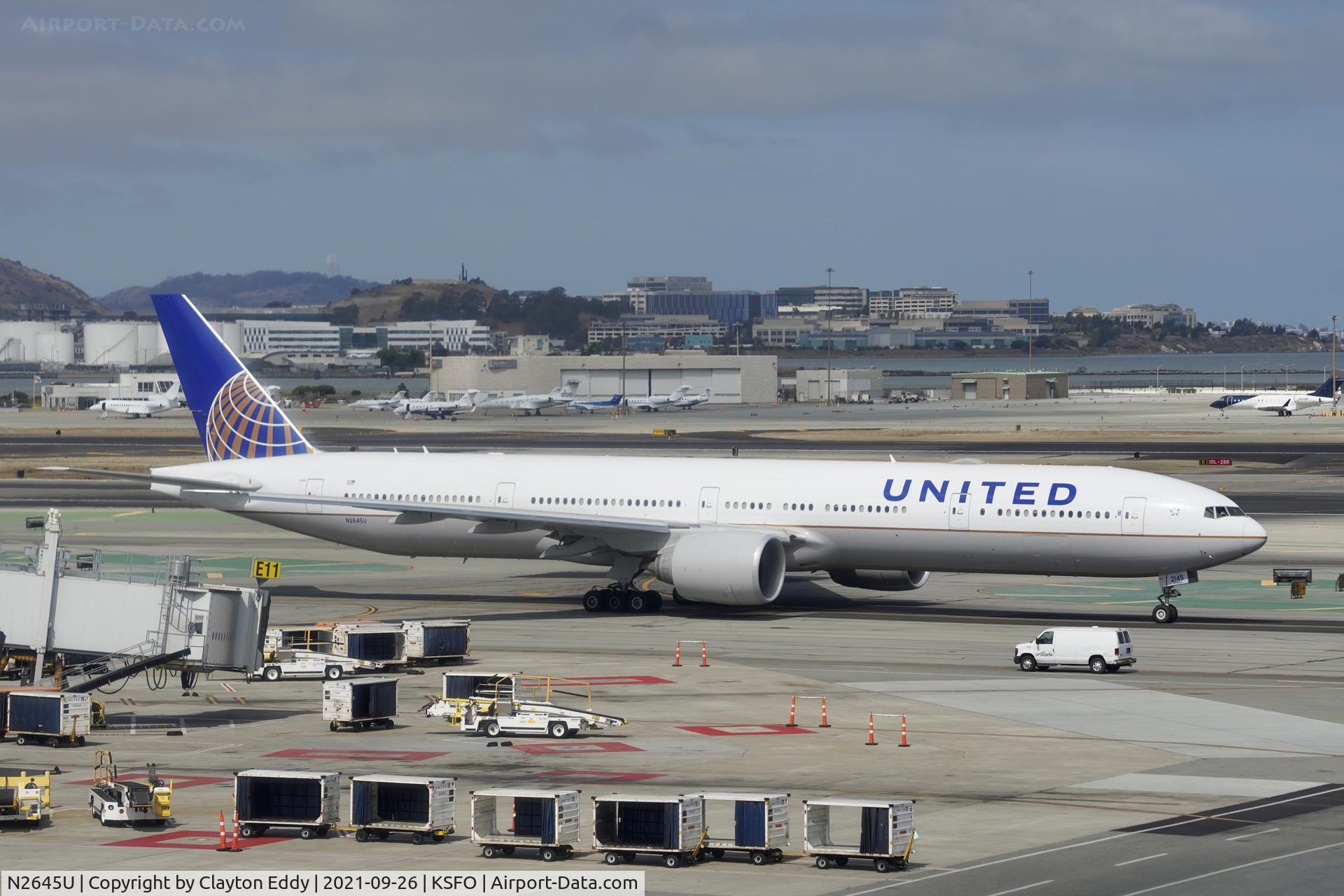 N2645U, 2017 Boeing 777-322/ER C/N 64989, Sky Terrace SFO 2021.